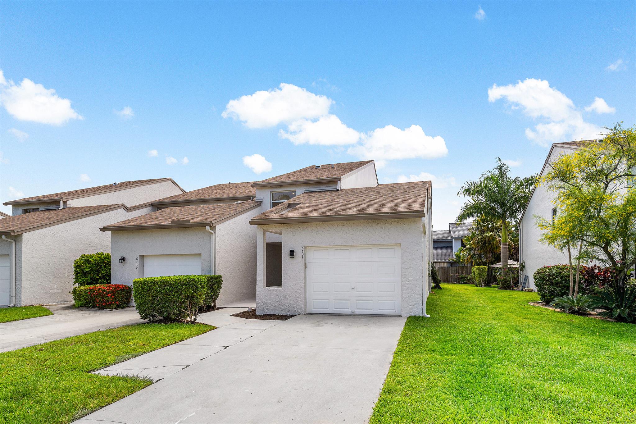 6734 Canary Palm Circle