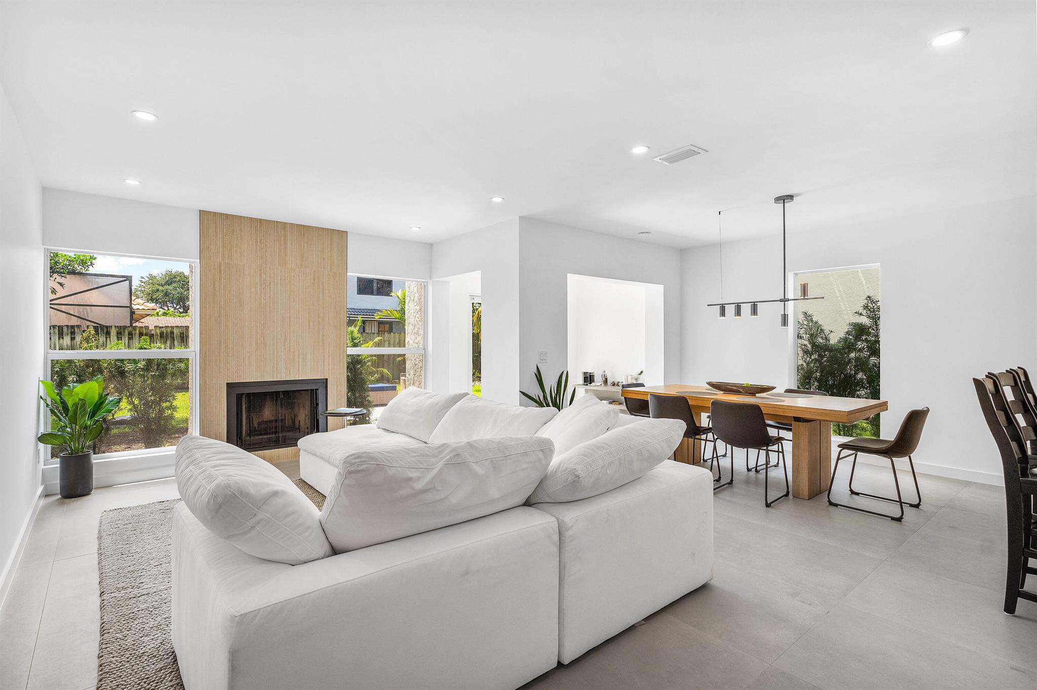 6734 Canary Palm Circle