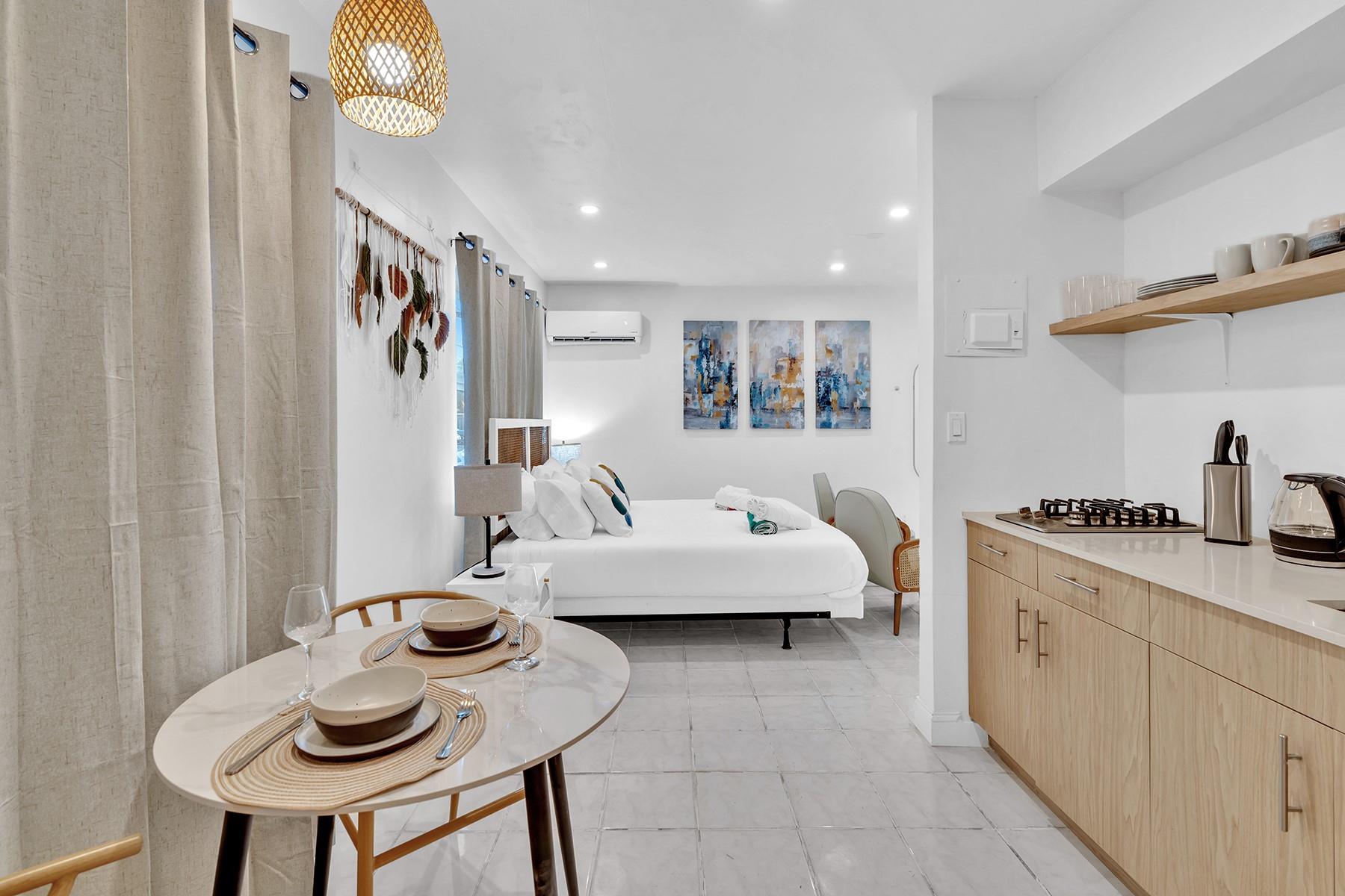 Hollywood 1-21 B - Residential Lease