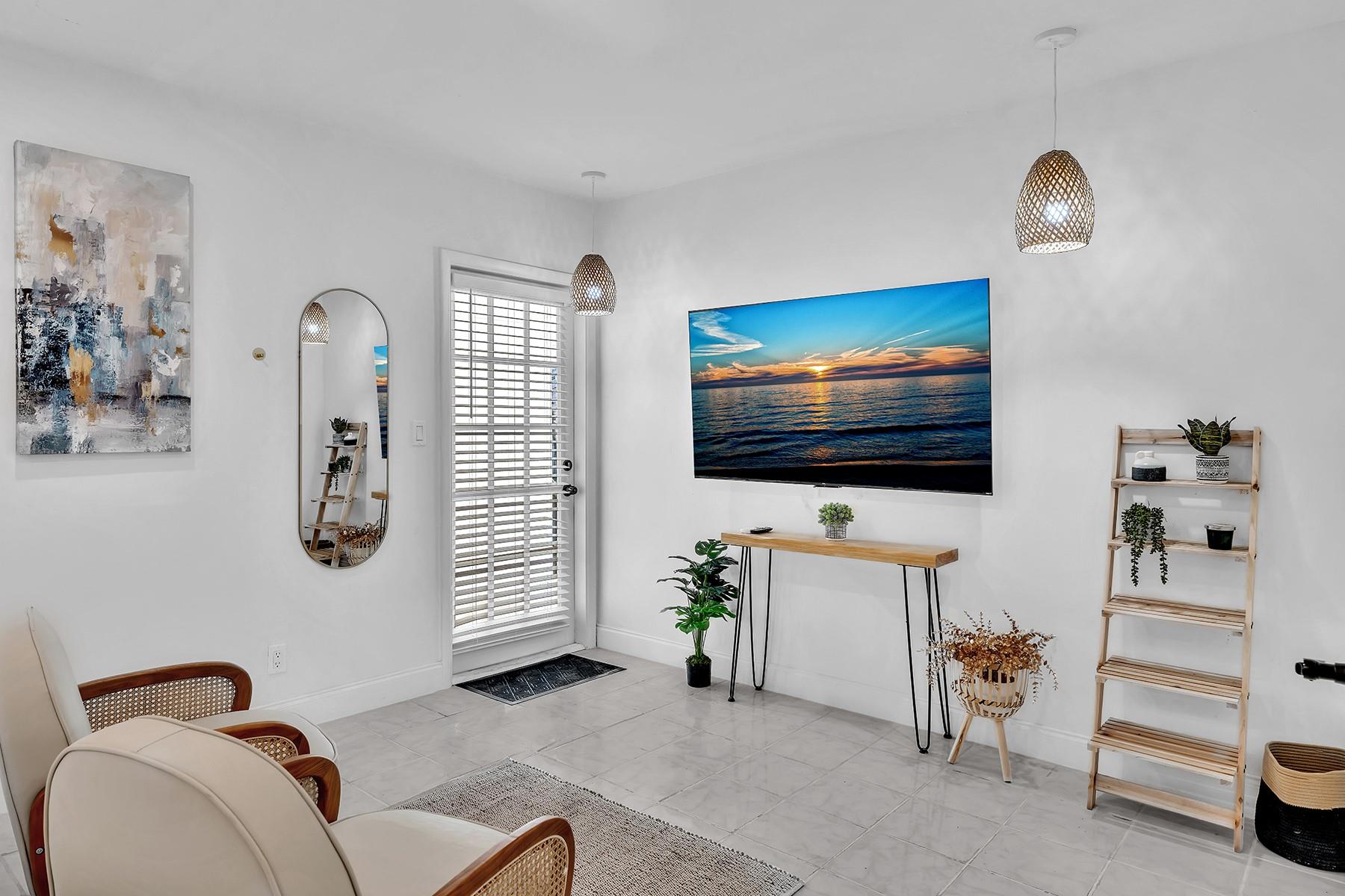 Hollywood 1-21 B - Residential Lease