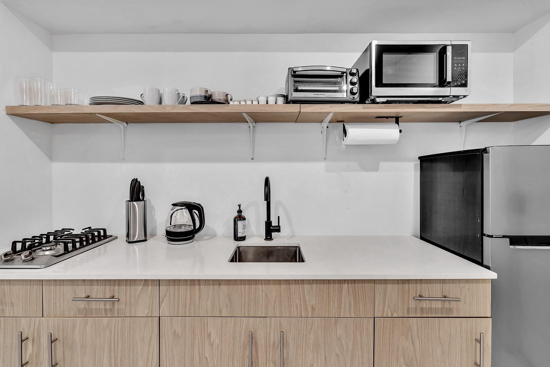 Hollywood 1-21 B - Residential Lease