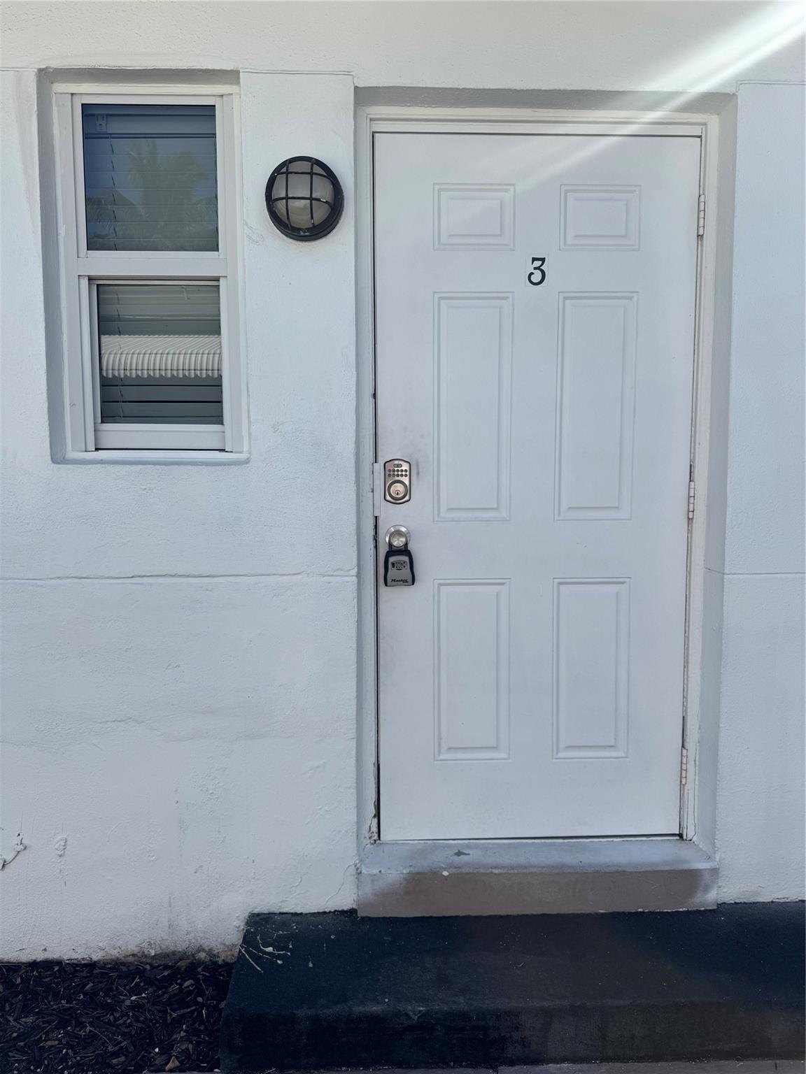 Hollywood 1-21 B - Residential Lease