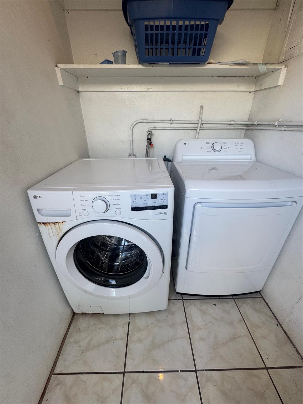 Hollywood 1-21 B - Residential Lease