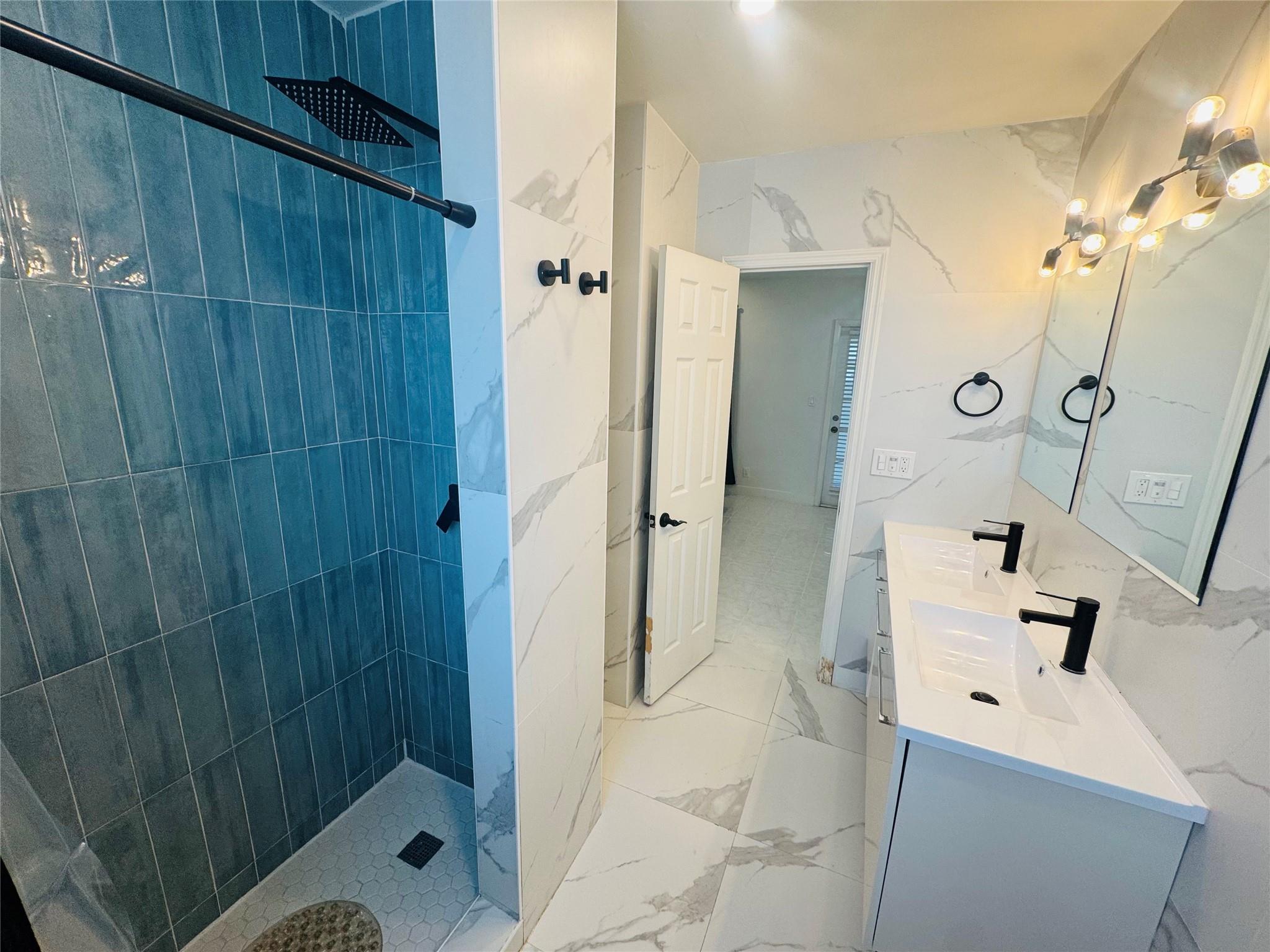 Hollywood 1-21 B - Residential Lease