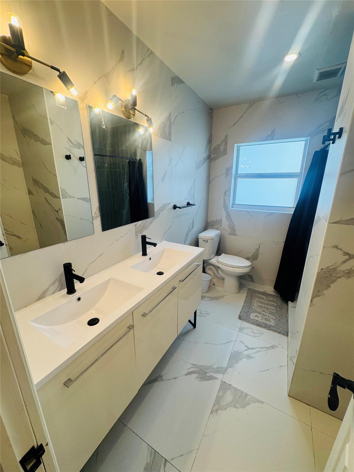 Hollywood 1-21 B - Residential Lease