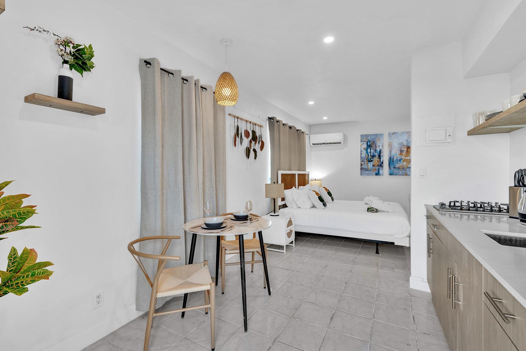 Hollywood 1-21 B - Residential Lease