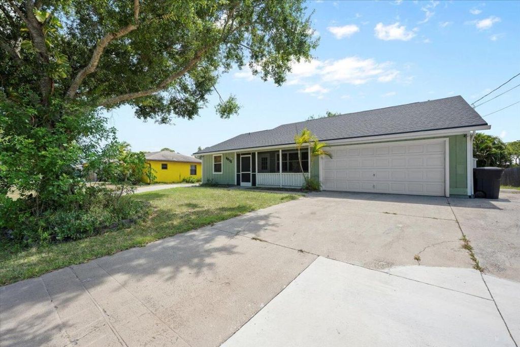 Photo of 6015 Raintree Trl, Fort Pierce, FL 34982 (MLS # R11101121)