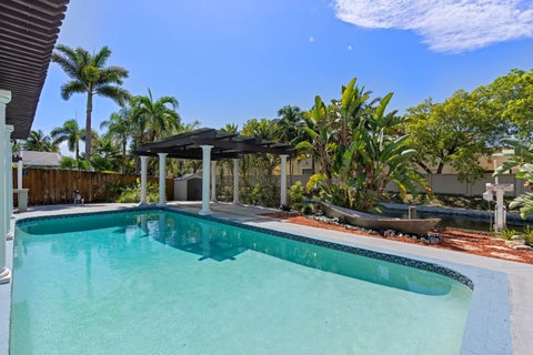 Tiny photo for 930 SE 10TH Court, Pompano Beach, FL 33060 (MLS # B26071887)
