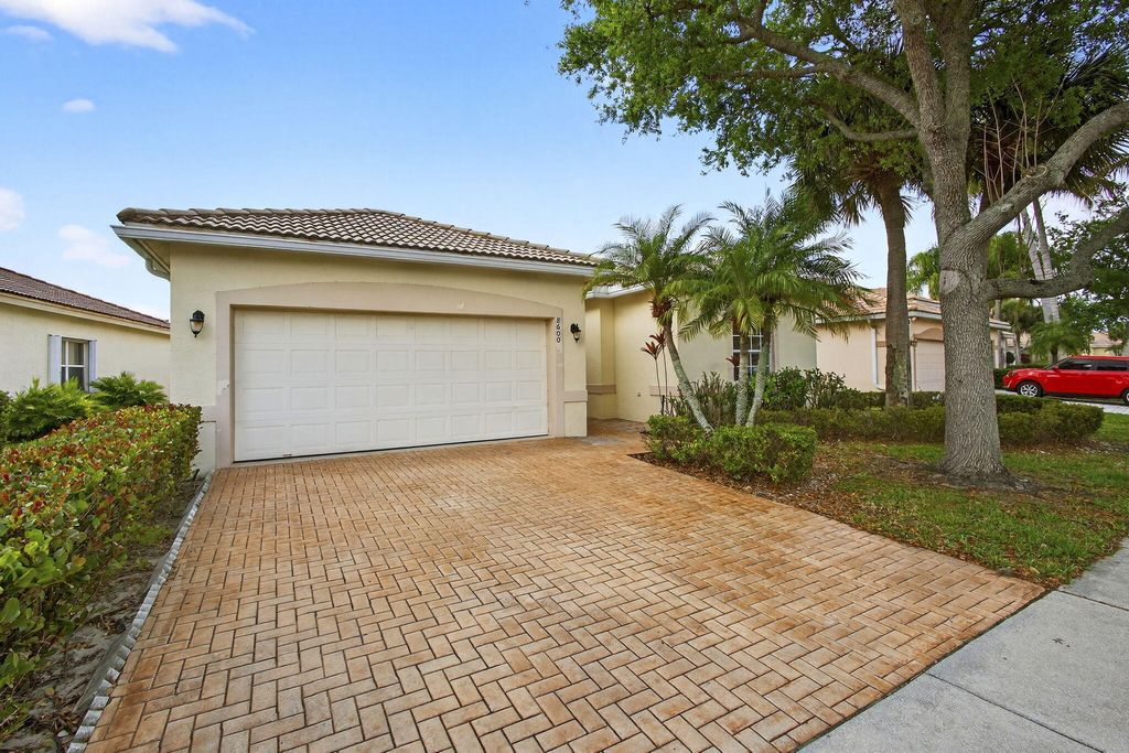 Photo of 8600 Pine Cay, West Palm Beach, FL 33411 (MLS # B26007698)