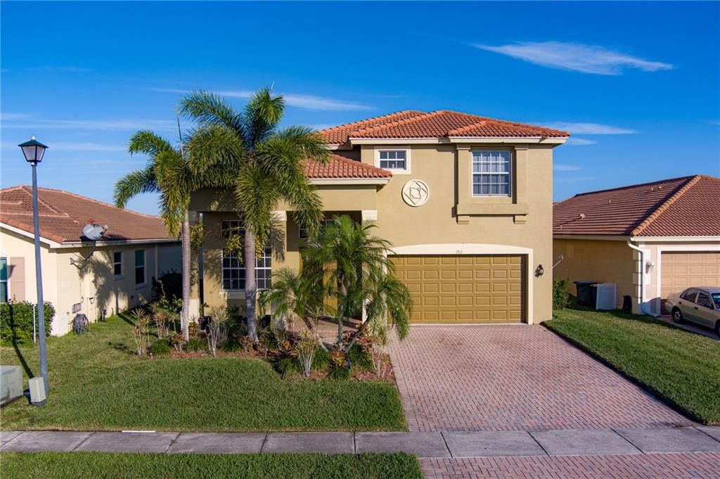 Photo of 762 Aberfoyle Ave, Fort Pierce, FL 34947 (MLS # F10364190)