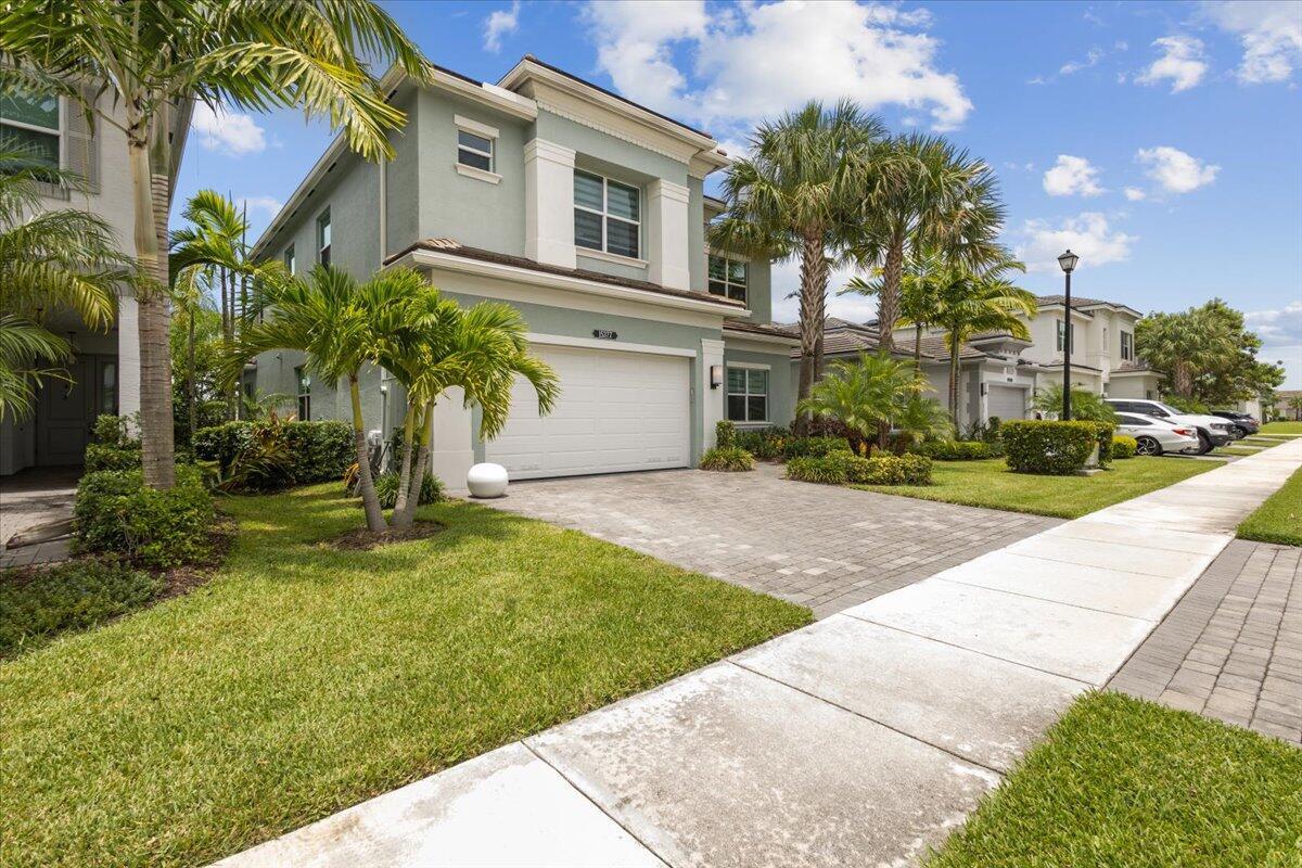 DAKOTA - Residential Lease