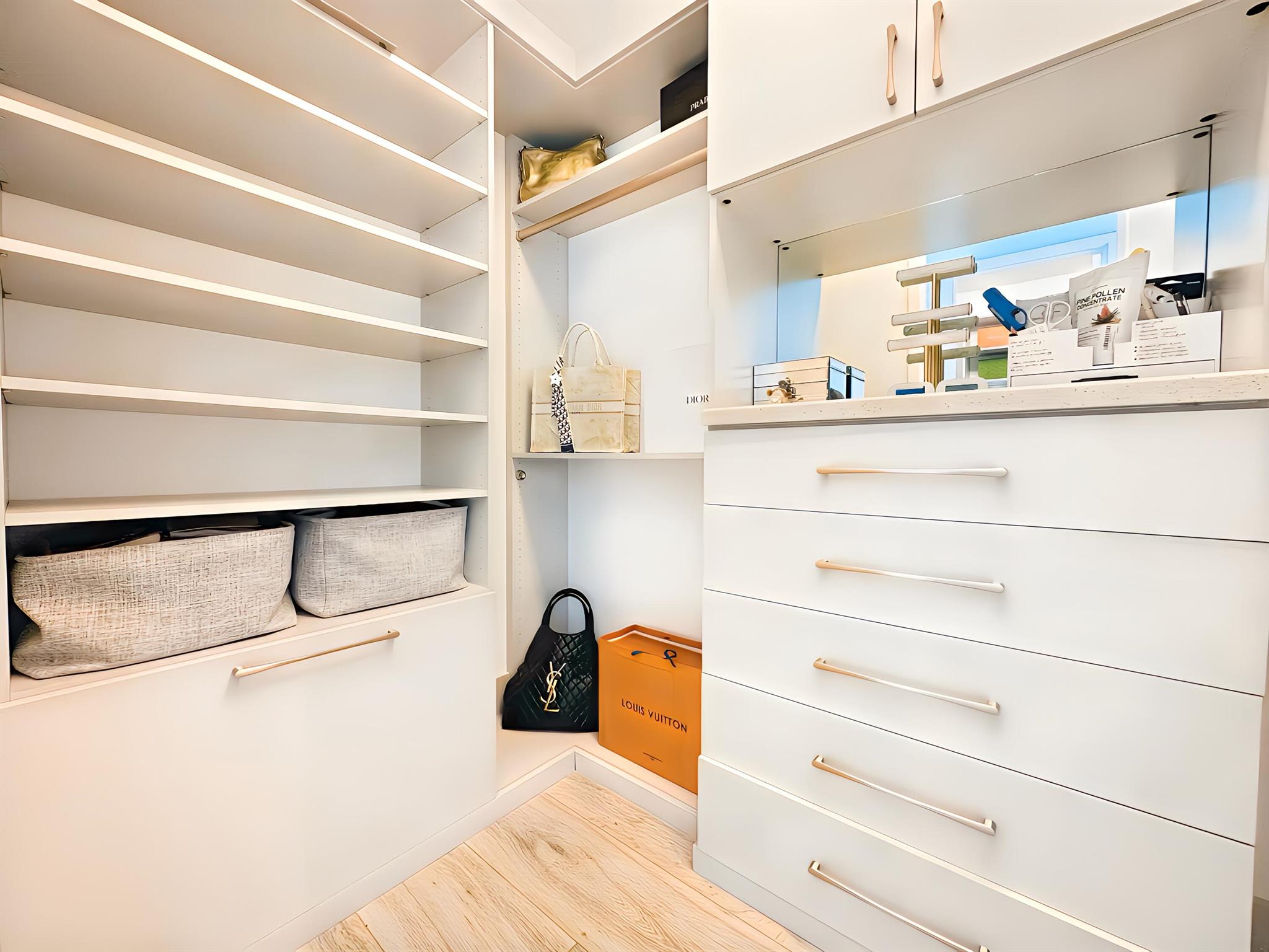 DAKOTA - Residential Lease