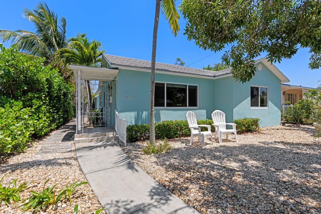 Photo of 1120 N Palmway, Lake Worth Beach, FL 33460 (MLS # R11095894)