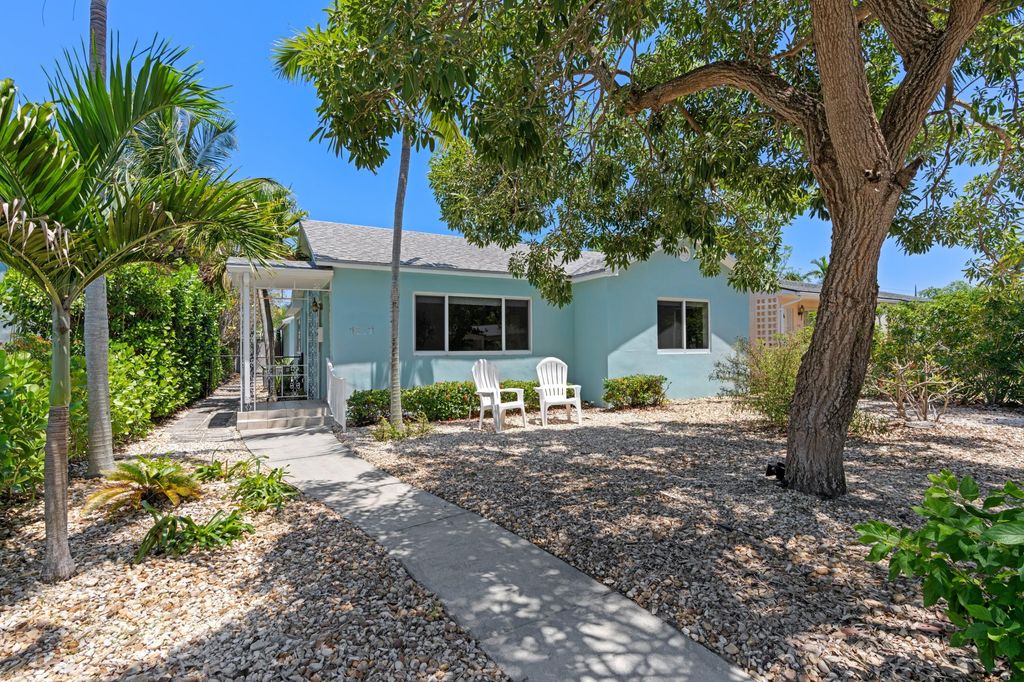 Photo of 1120 N Palmway, Lake Worth Beach, FL 33460 (MLS # R11095894)