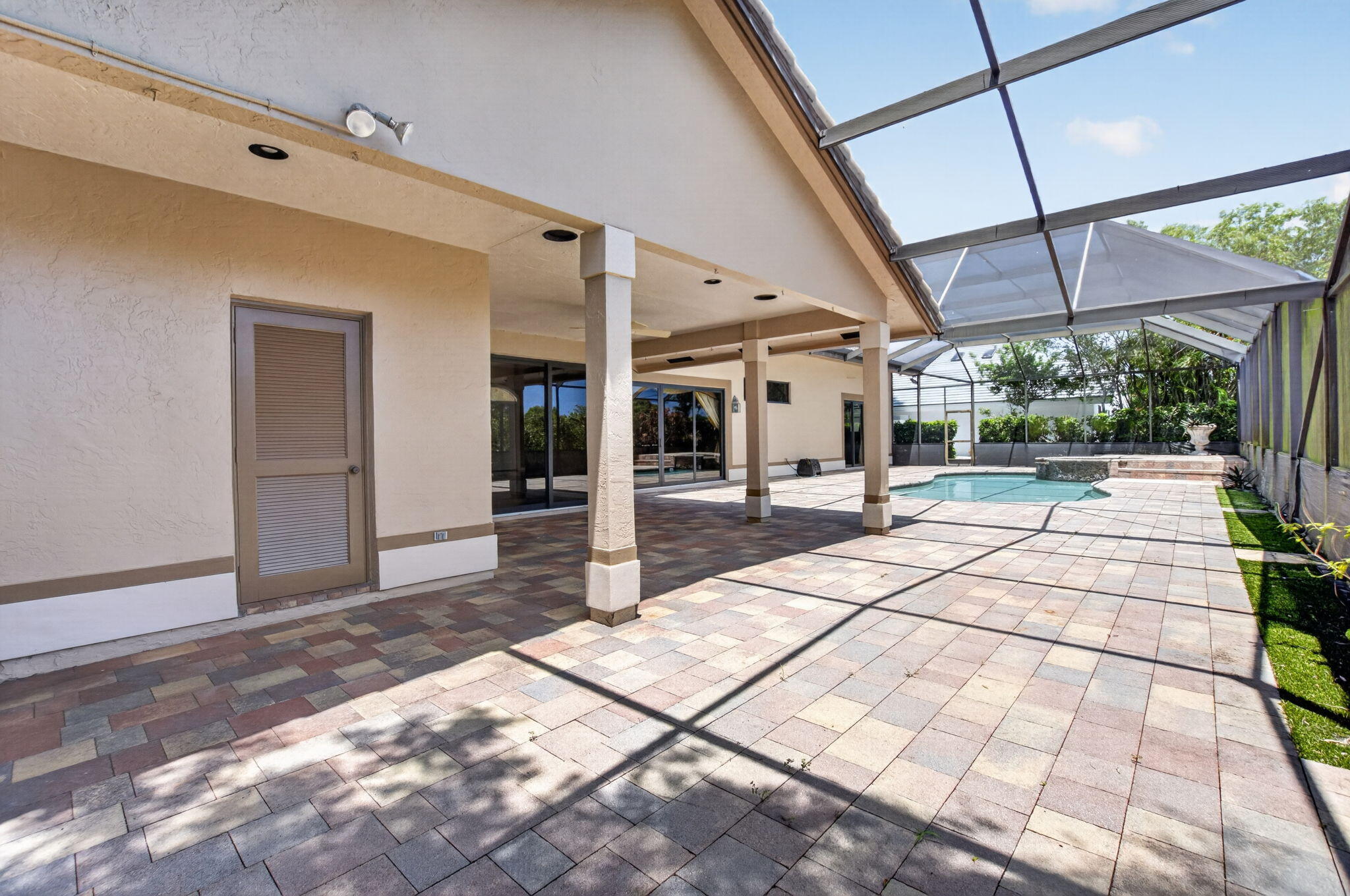 ENCANTADA - Residential
