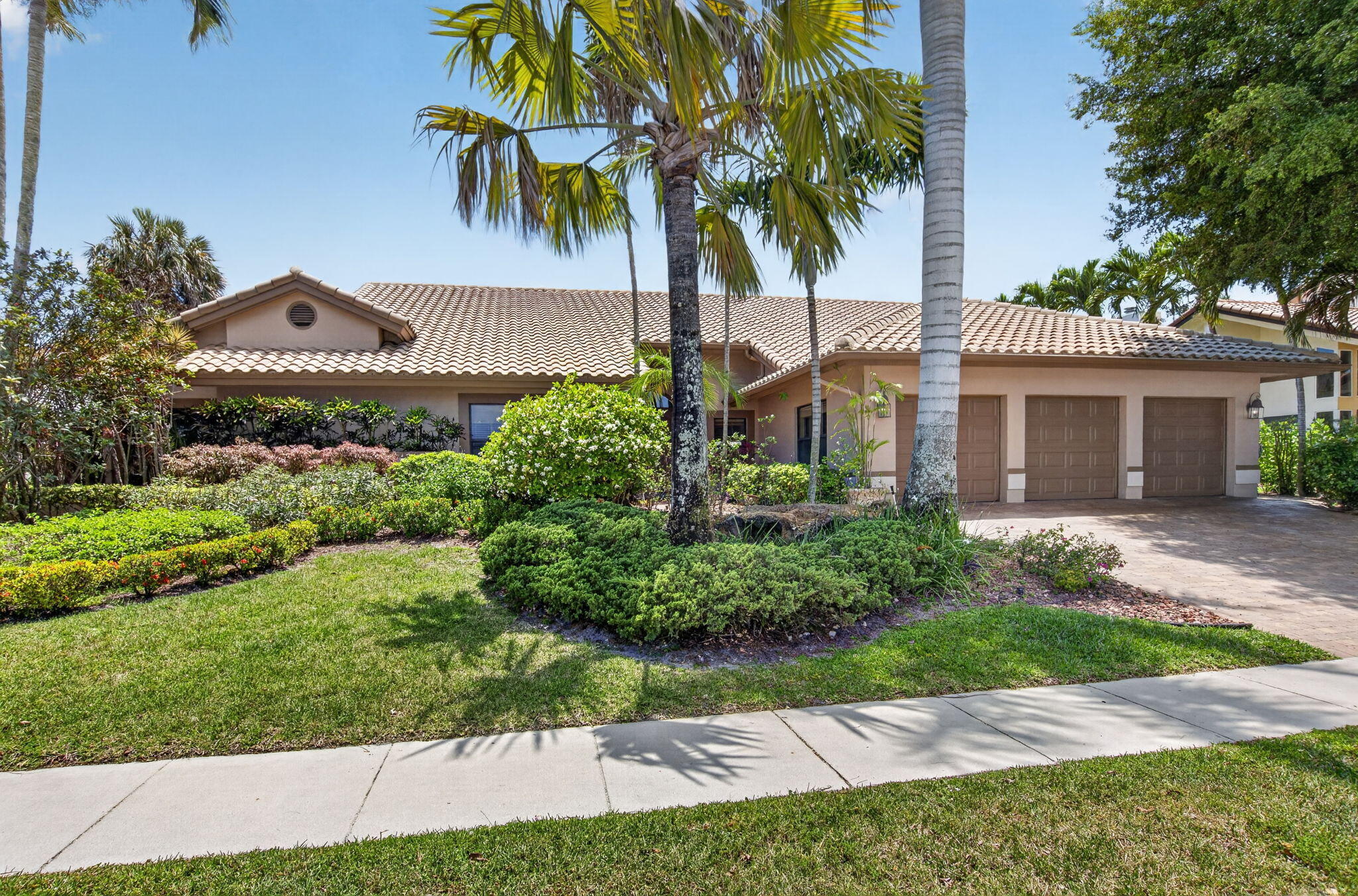 ENCANTADA - Residential