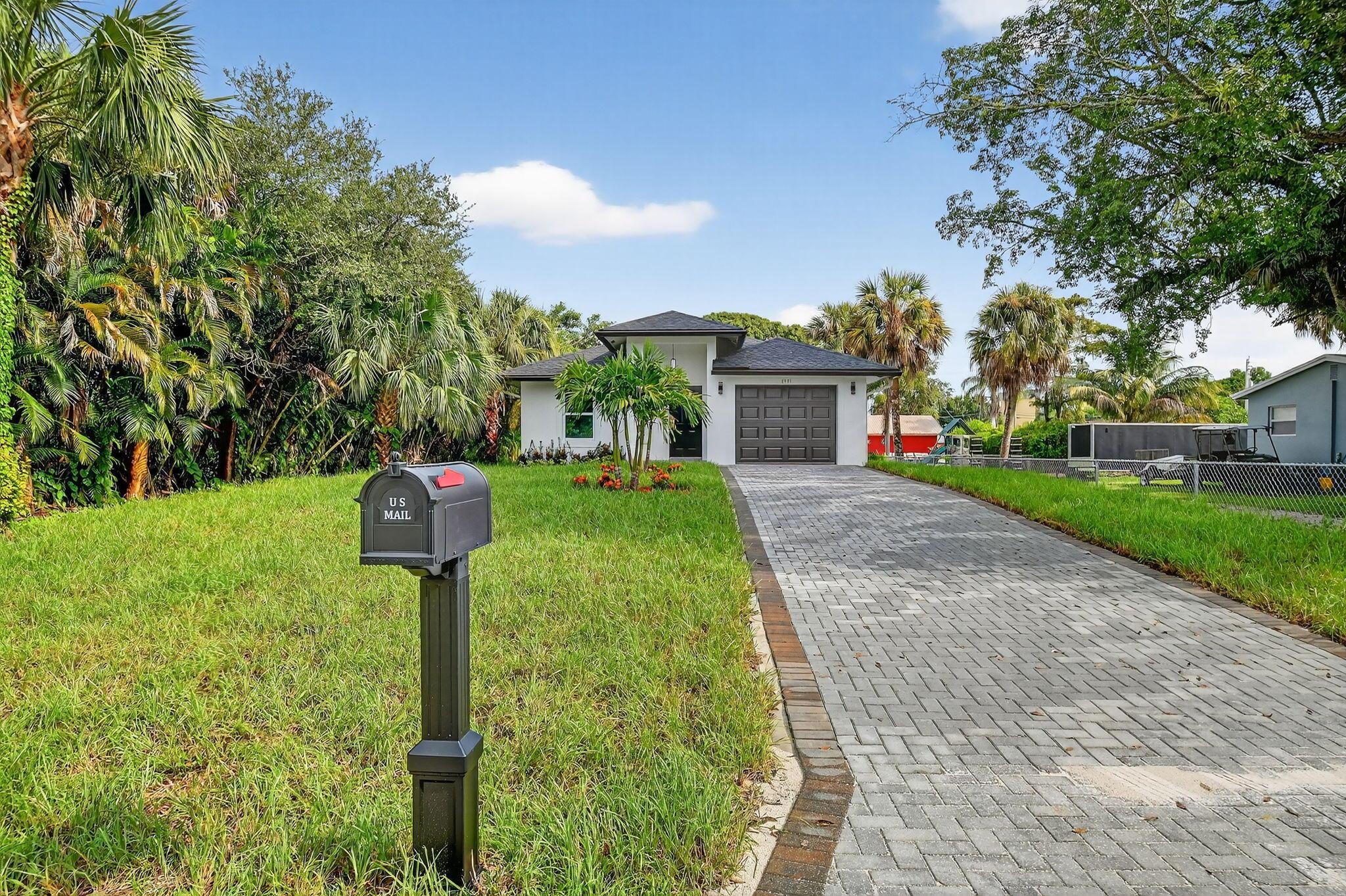 Be the first to enjoy this great NEW CONSTRUCTION 2025 in the desirable neighborhood. Beautiful modern open plan with quartz countertops in kitchen and bathrooms, walk in closet, led light, impact windows and doors, stainless steel appliances.