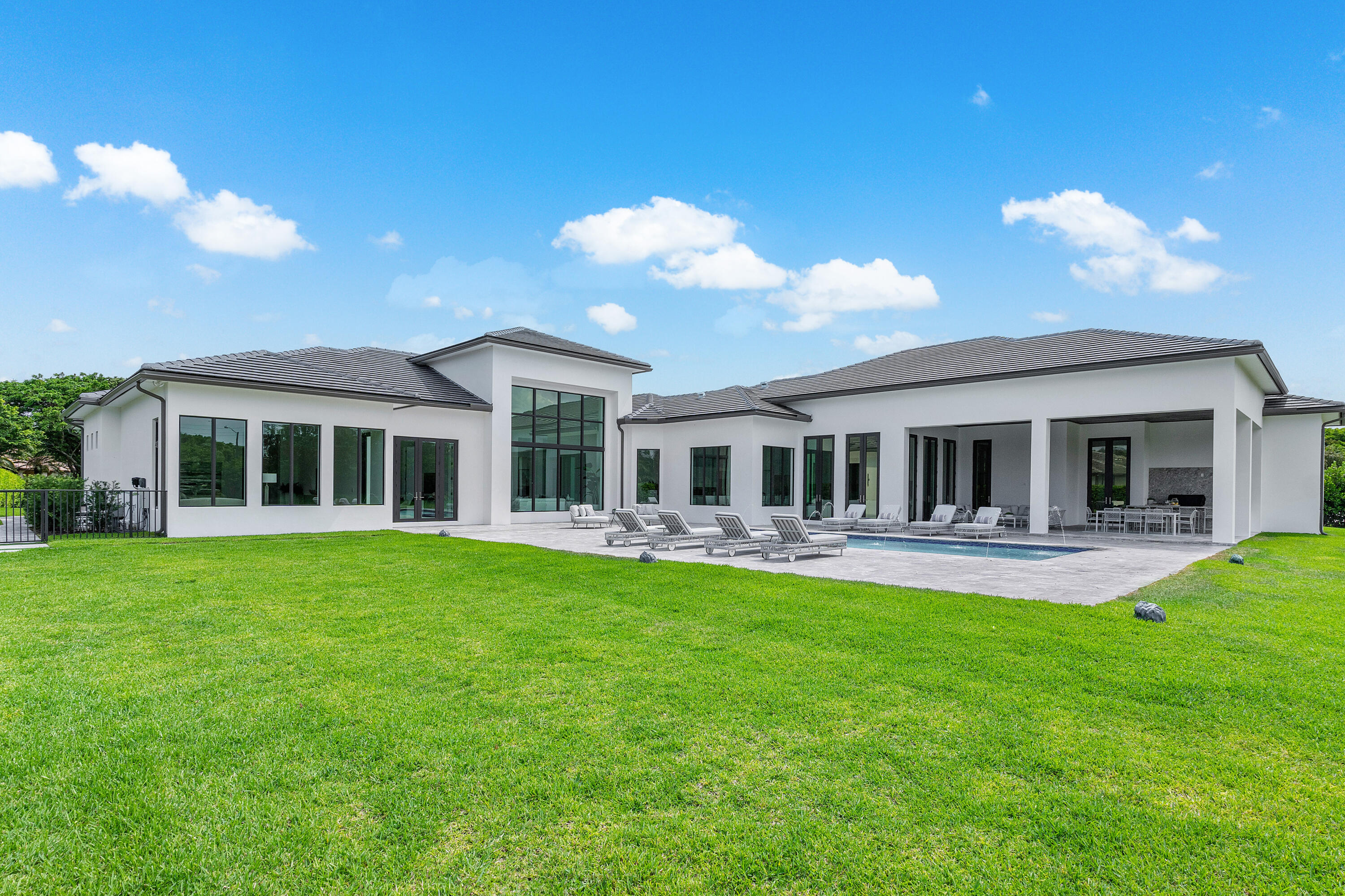 LONG LAKE ESTATES - Residential