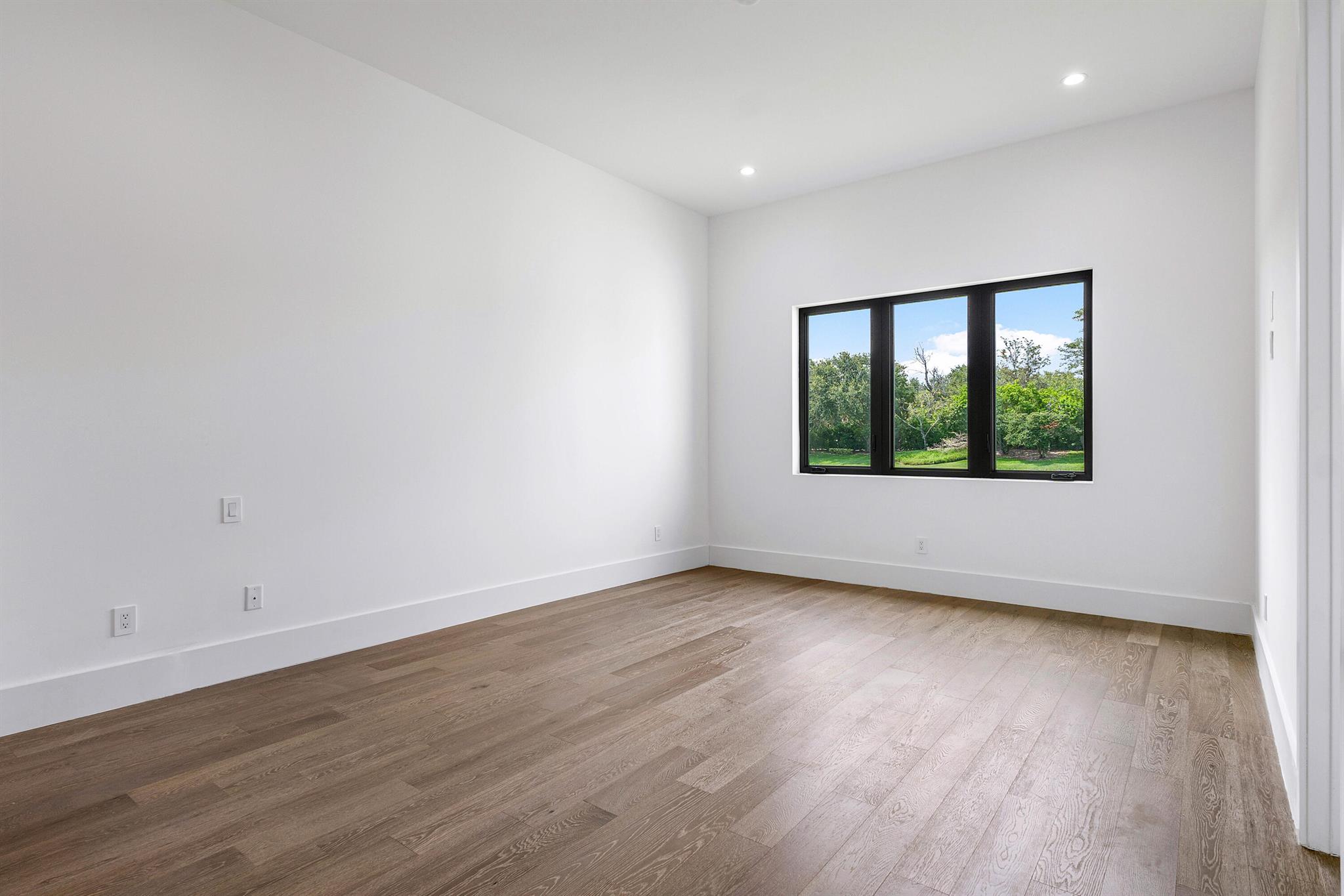 LONG LAKE ESTATES - Residential