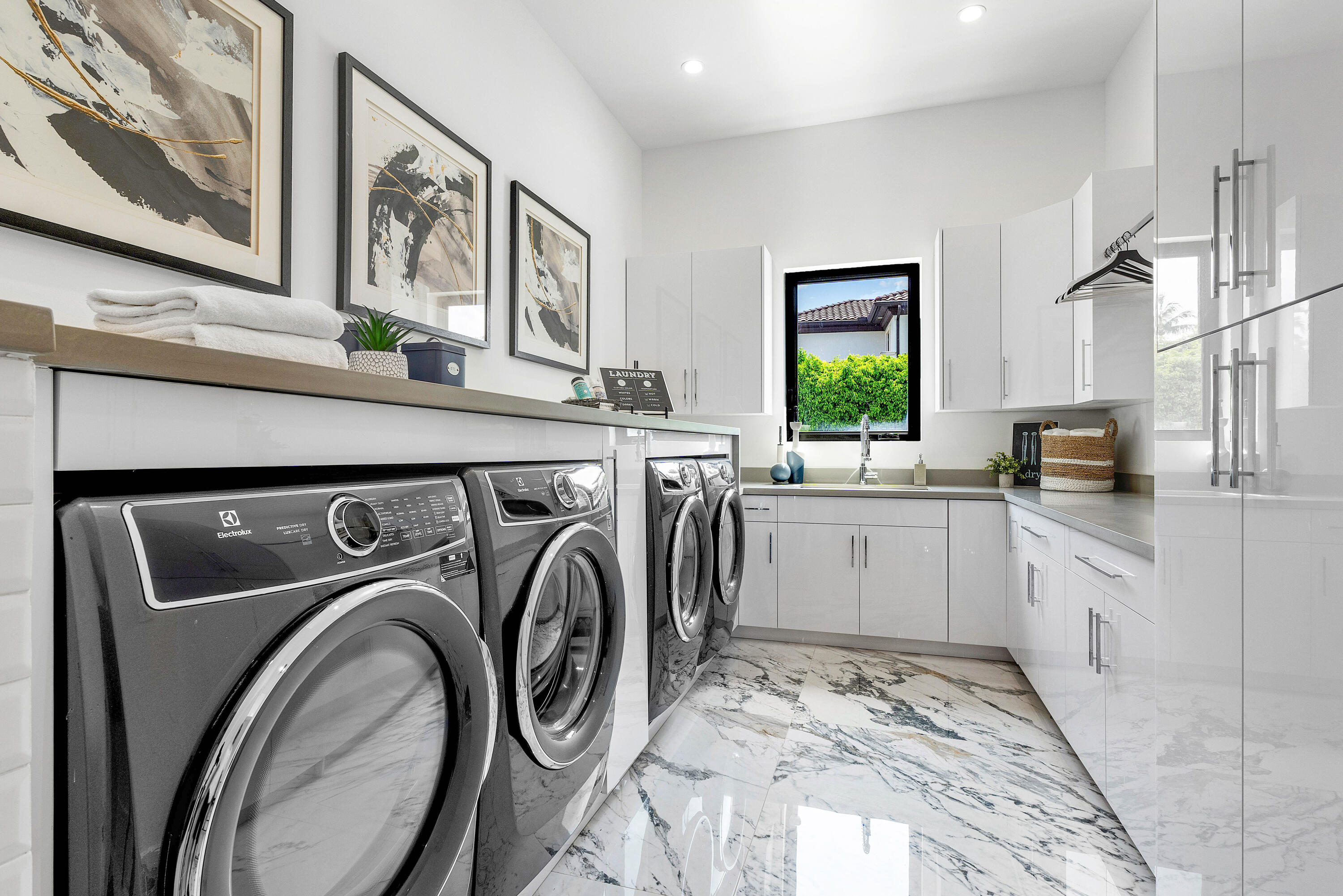 LONG LAKE ESTATES - Residential