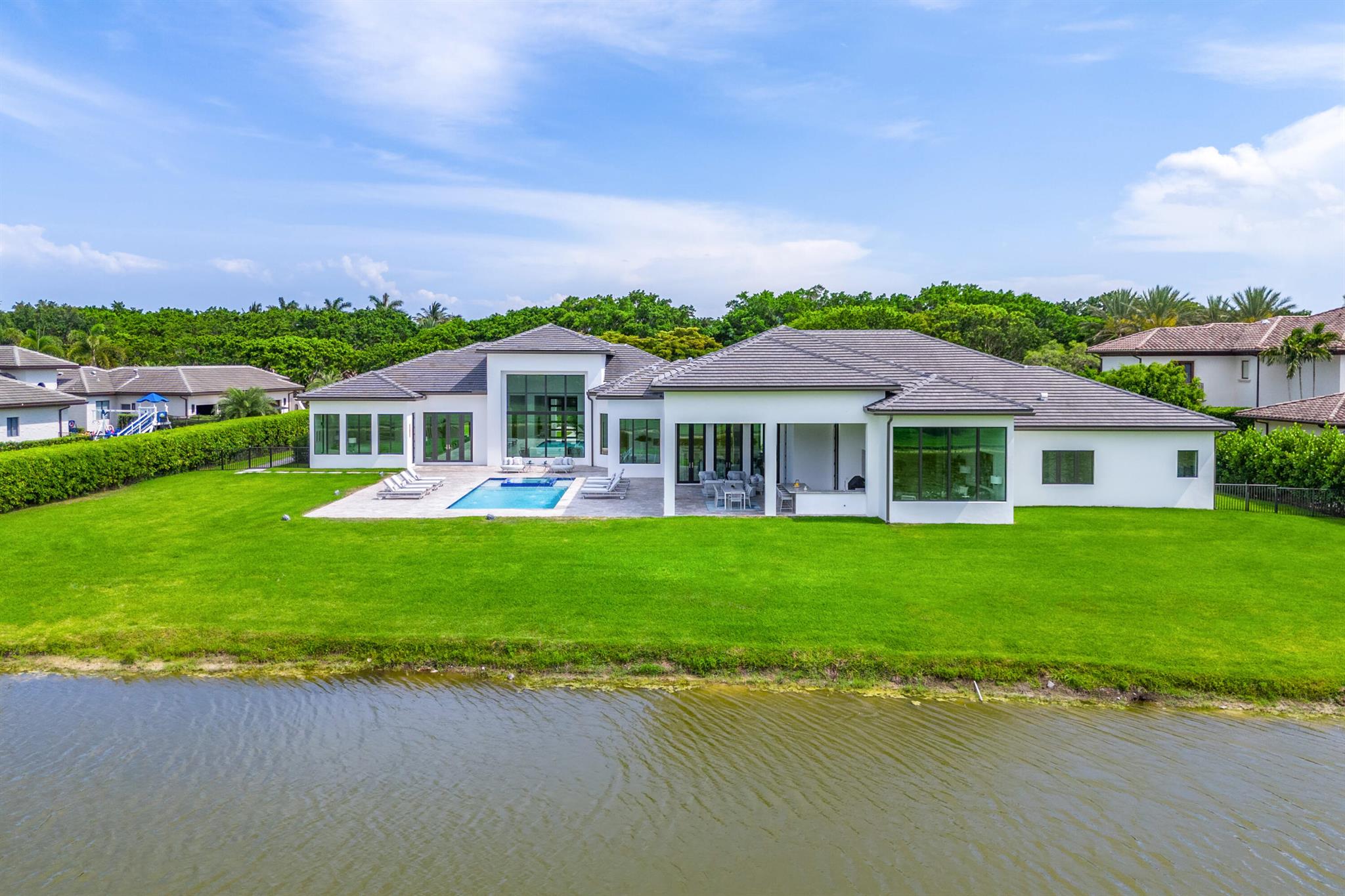 LONG LAKE ESTATES - Residential