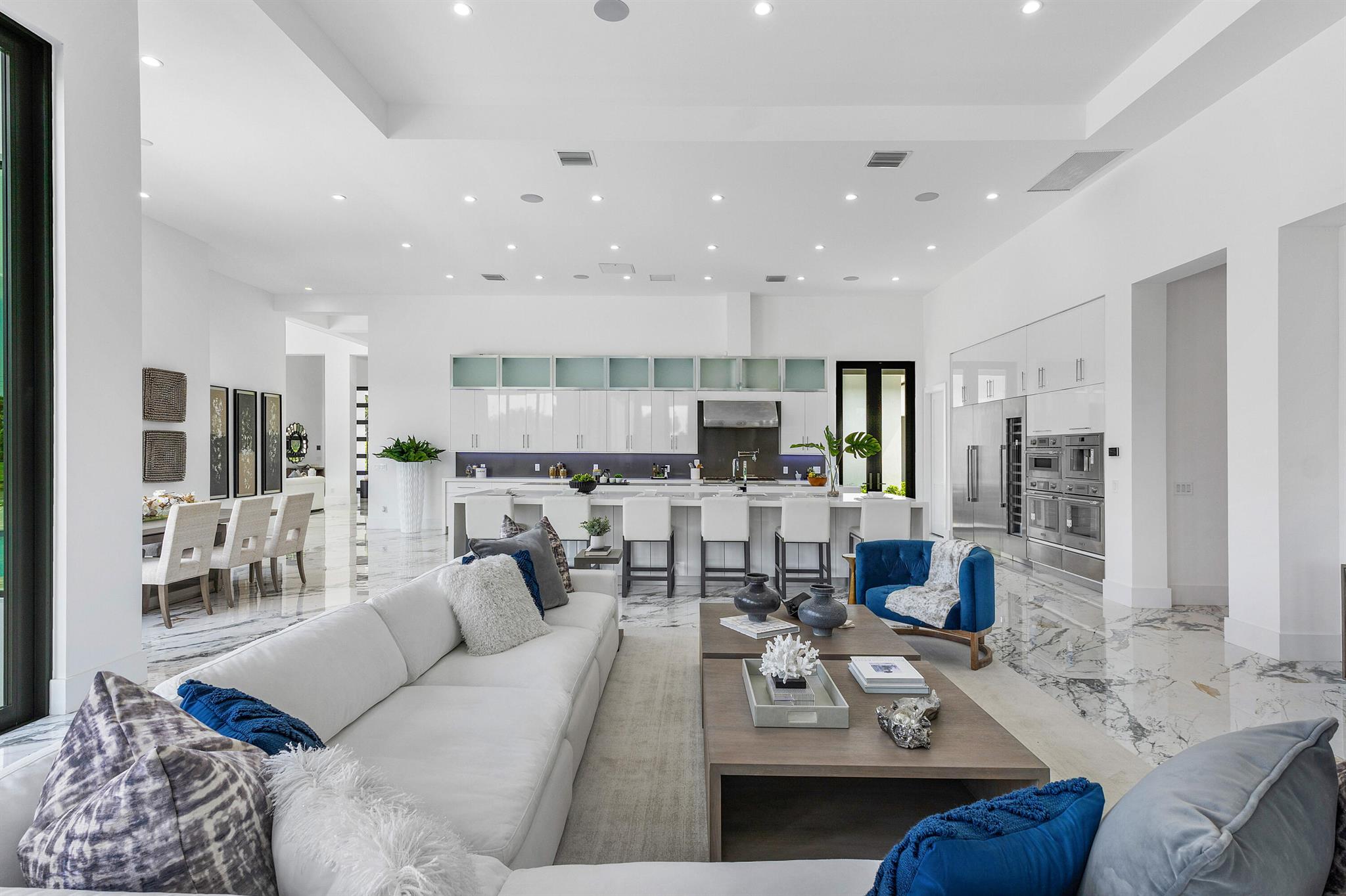 LONG LAKE ESTATES - Residential