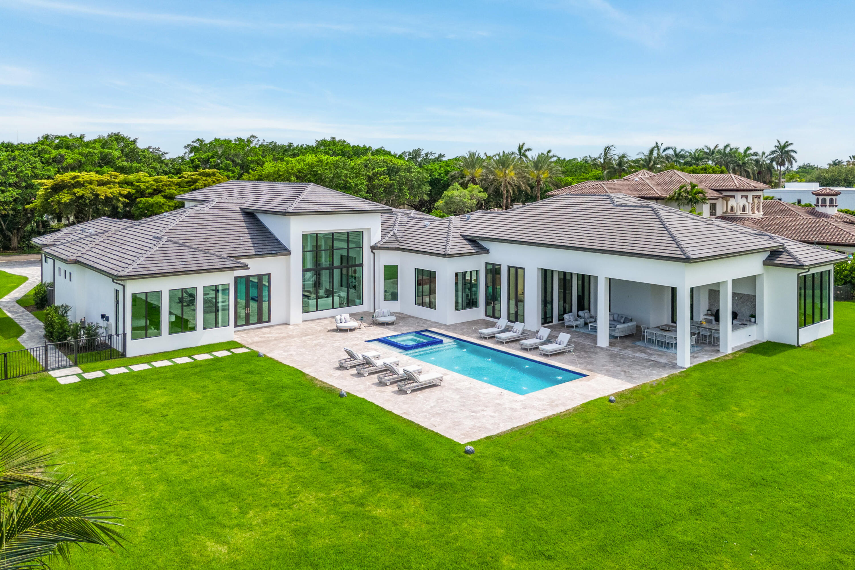 LONG LAKE ESTATES - Residential