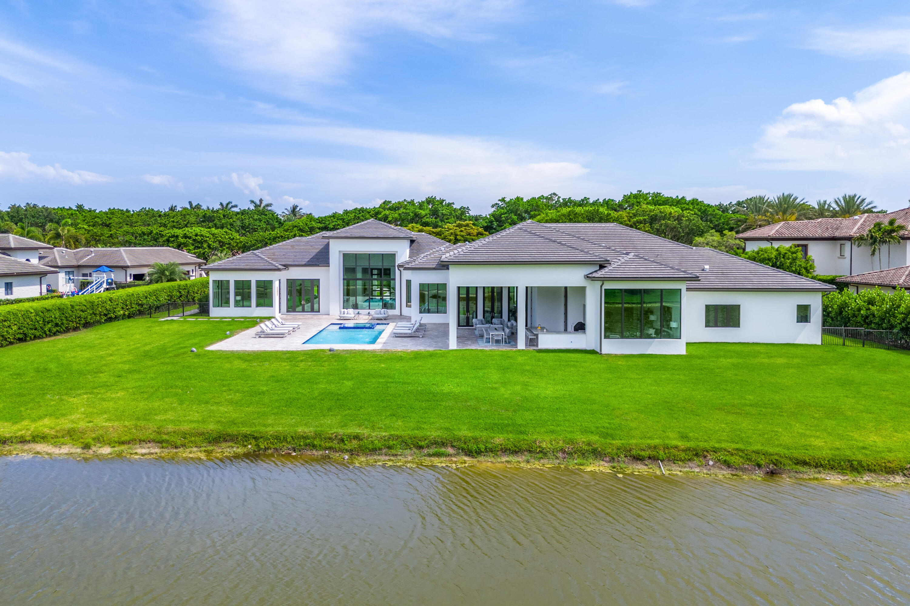 LONG LAKE ESTATES - Residential