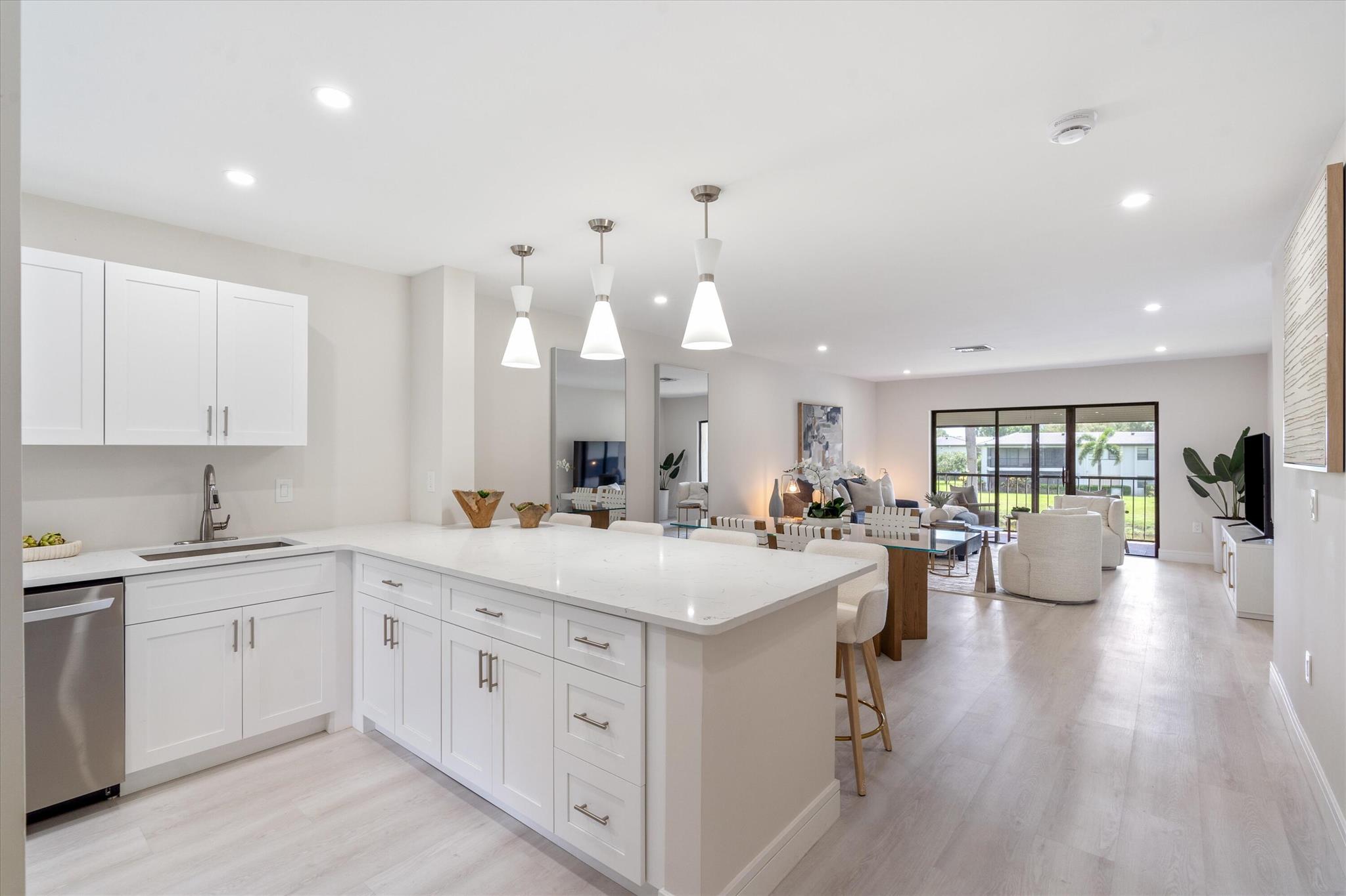 17 Stratford Drive E C