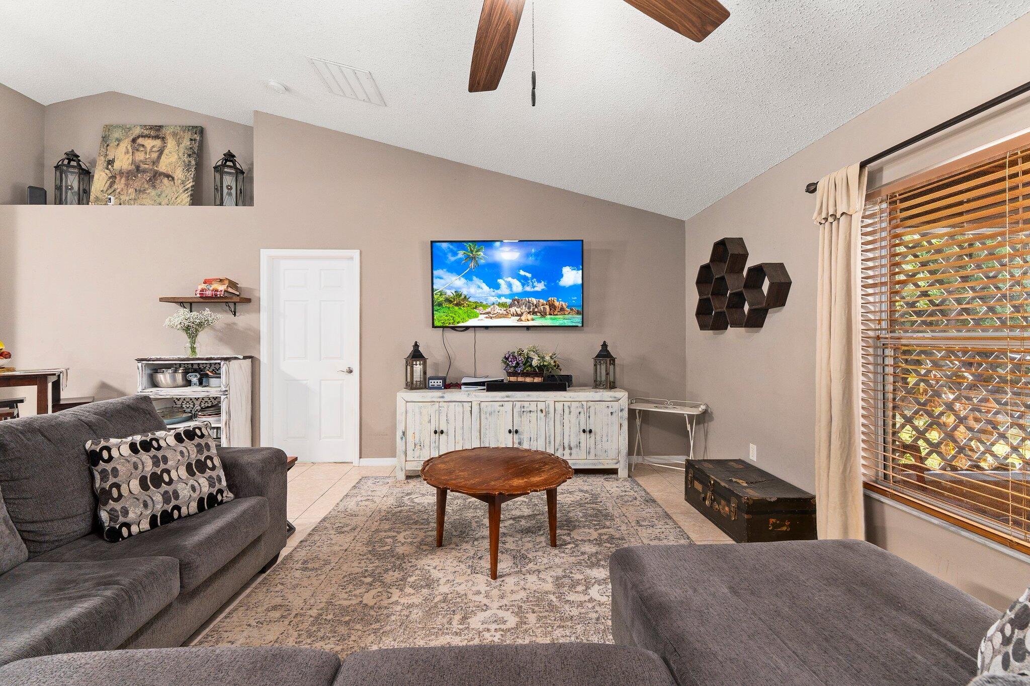 PORT ST LUCIE SECTION 48 1ST REPLAT - Residential