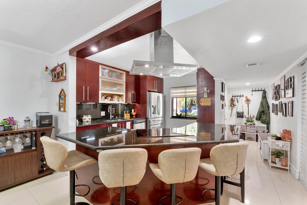 Photo of 435 LAKEVIEW Drive #104, Weston, FL 33326 (MLS # B26074796)