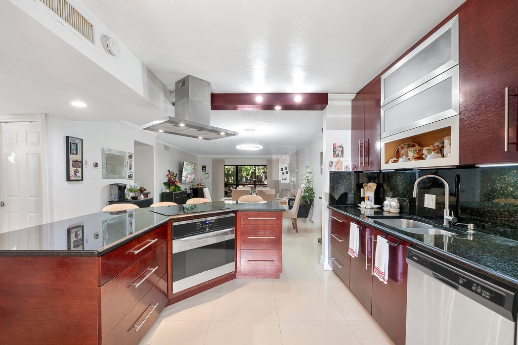 Photo of 435 LAKEVIEW Drive #104, Weston, FL 33326 (MLS # B26074796)