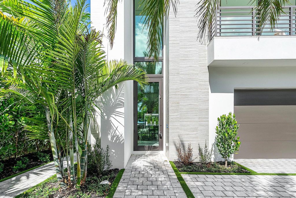 Photo of 721 Lake Avenue N, Delray Beach, FL 33483 (MLS # R11132766)