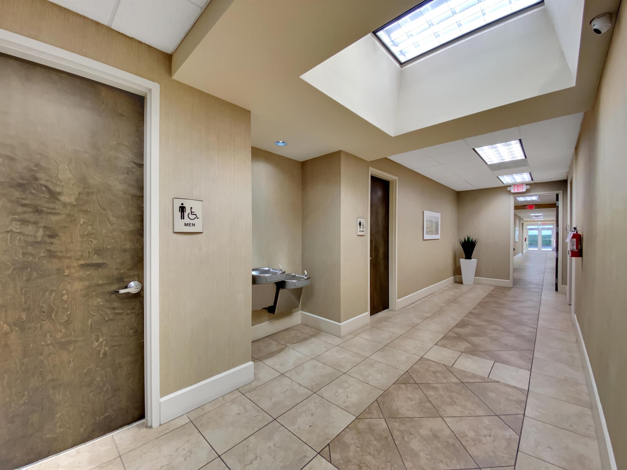 VANTAGE INDUSTRIAL PARK N - Commercial Lease