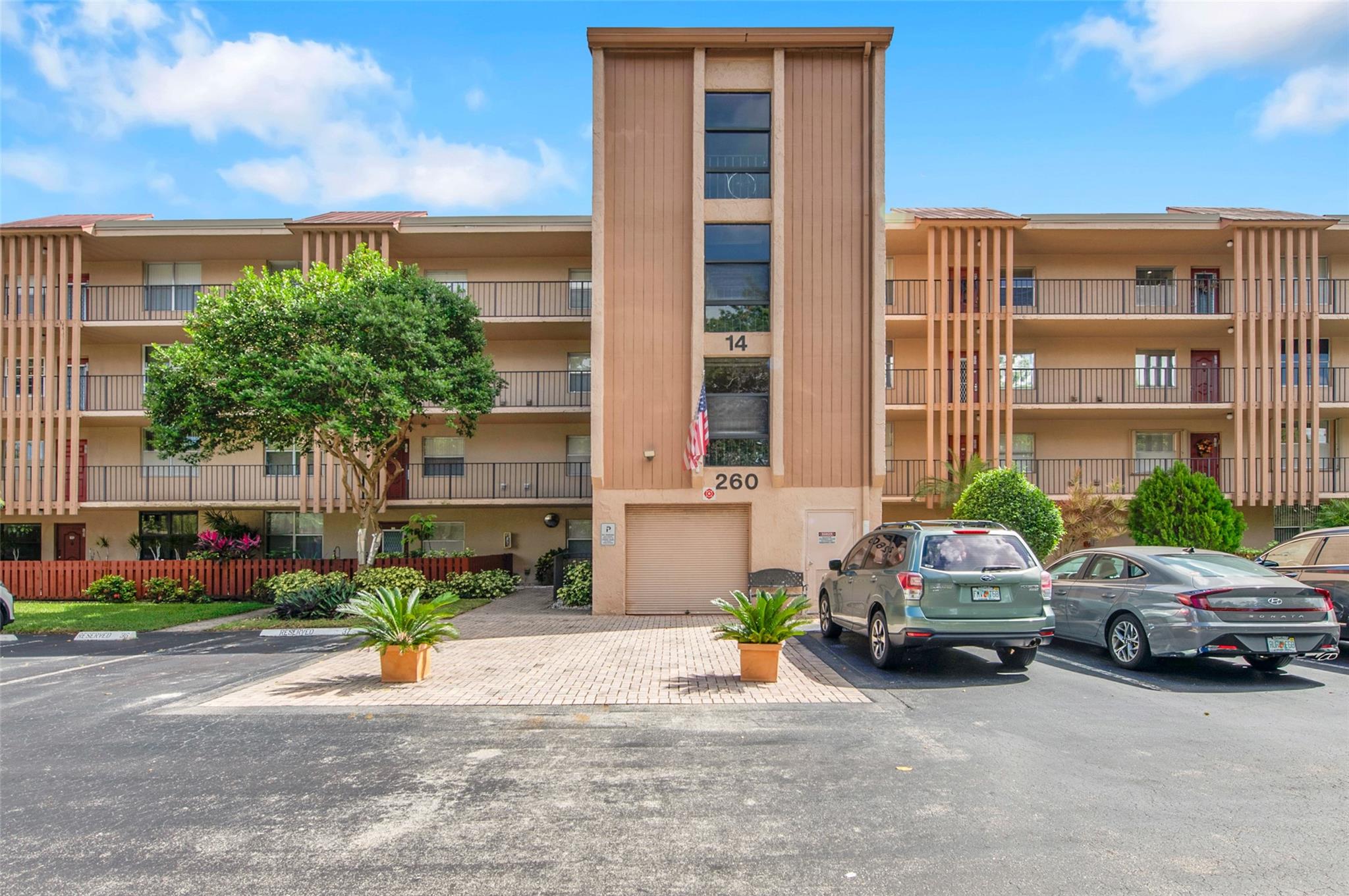 Palm Lakes Condo - Residential Lease