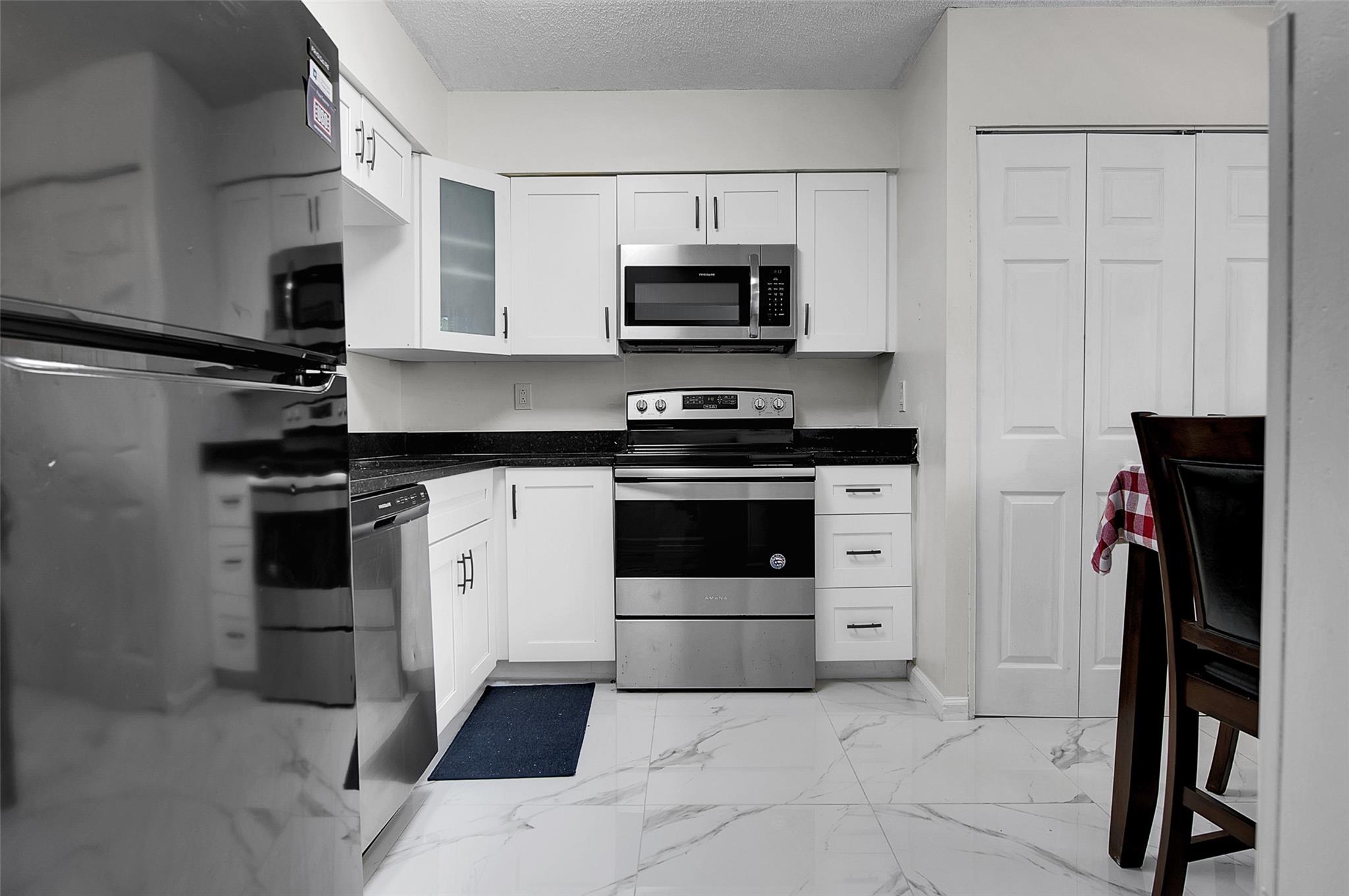 Palm Lakes Condo - Residential Lease