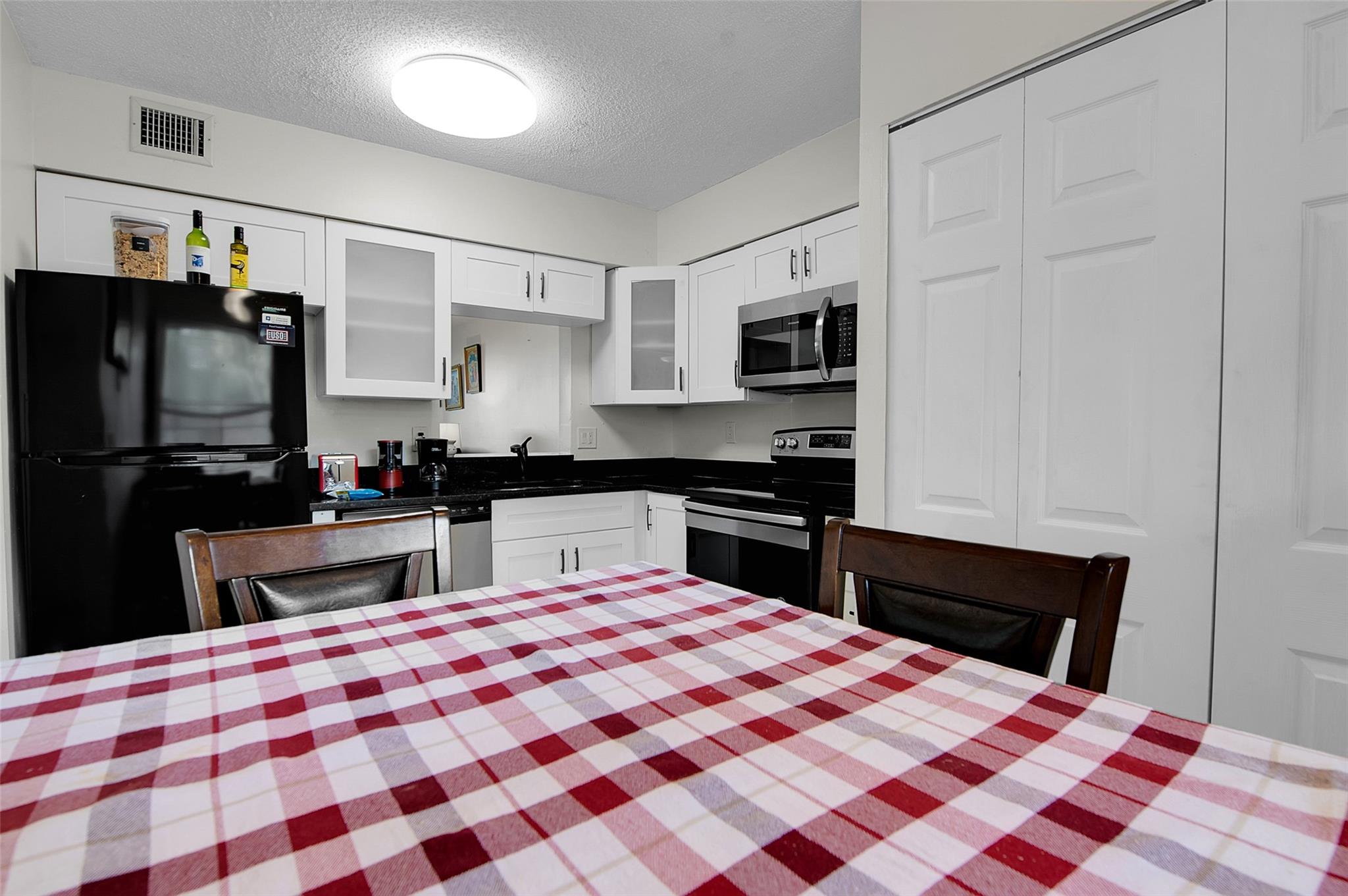 Palm Lakes Condo - Residential Lease