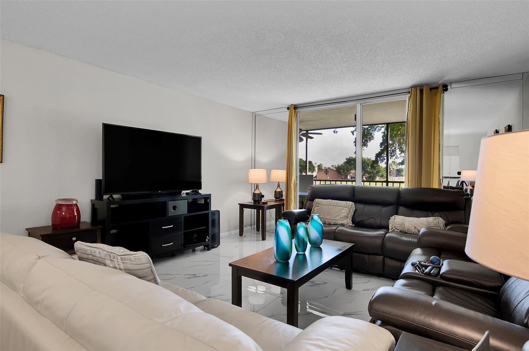 Palm Lakes Condo - Residential Lease