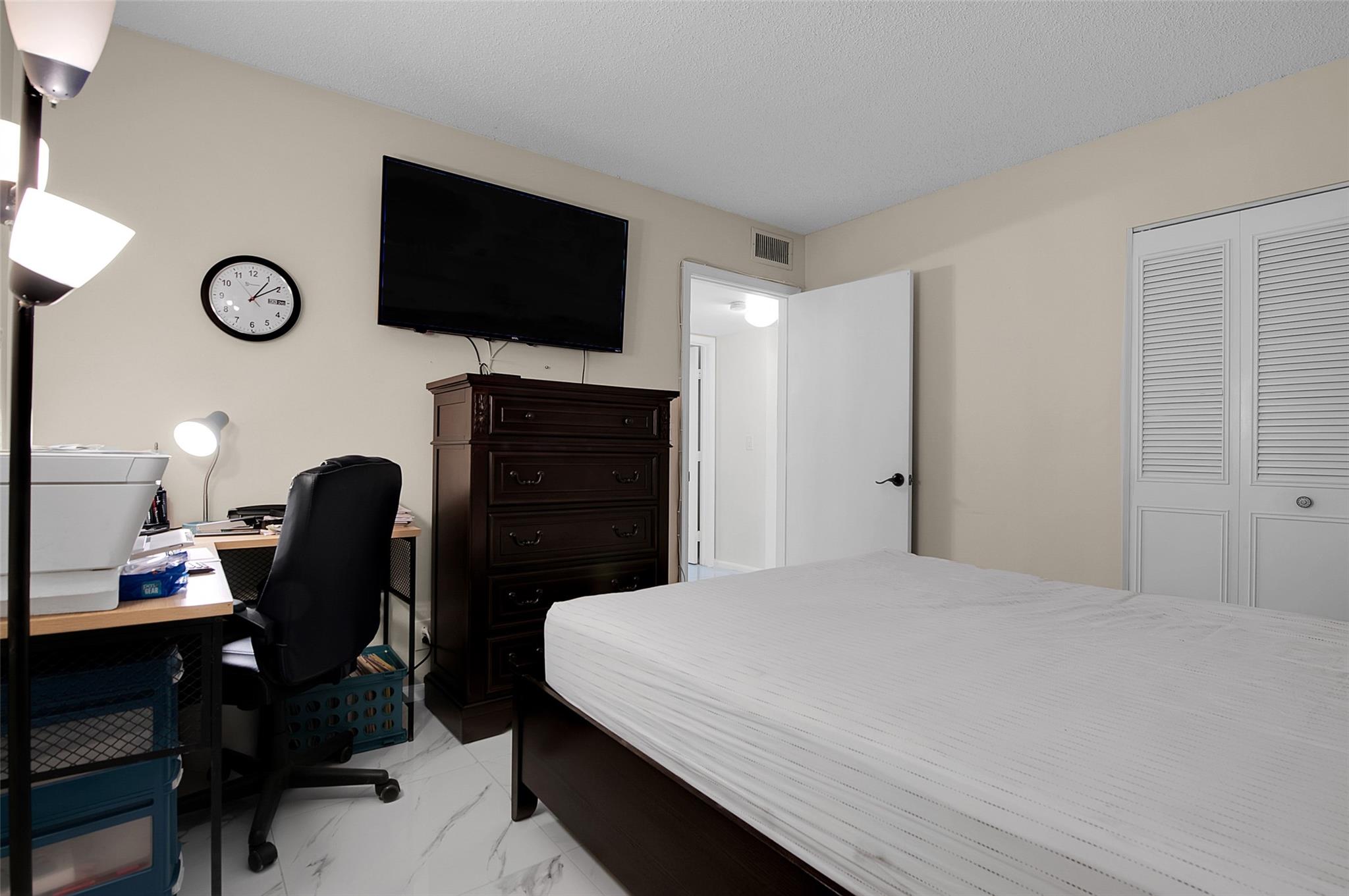 Palm Lakes Condo - Residential Lease