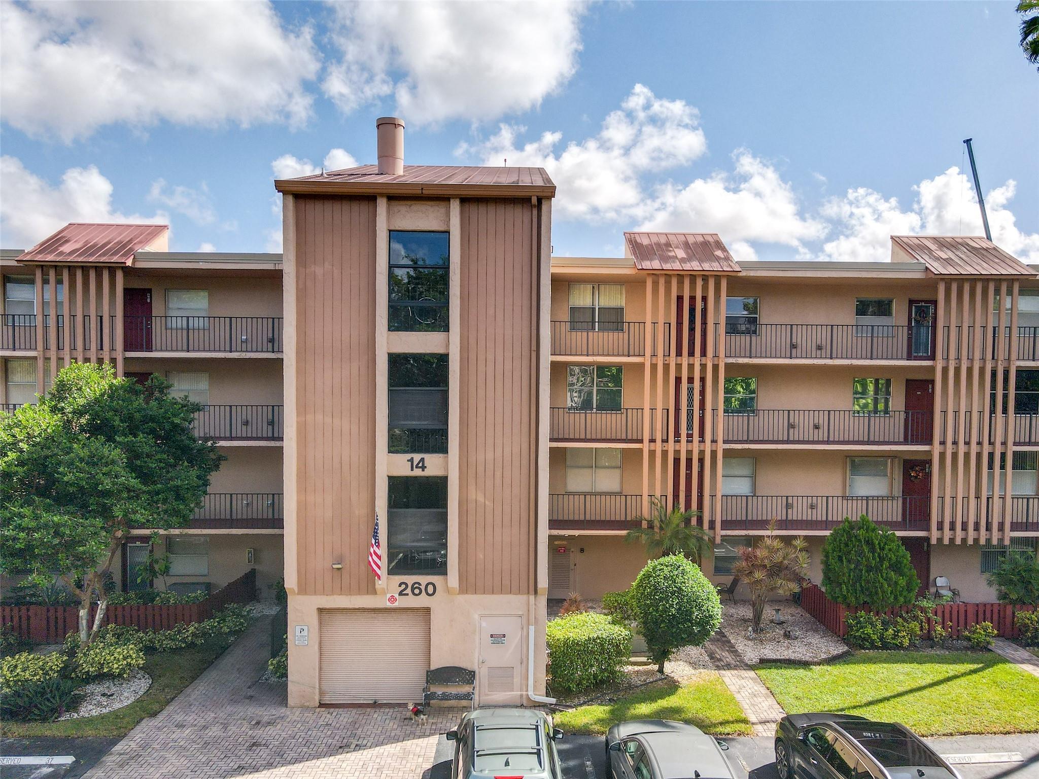 Palm Lakes Condo - Residential Lease