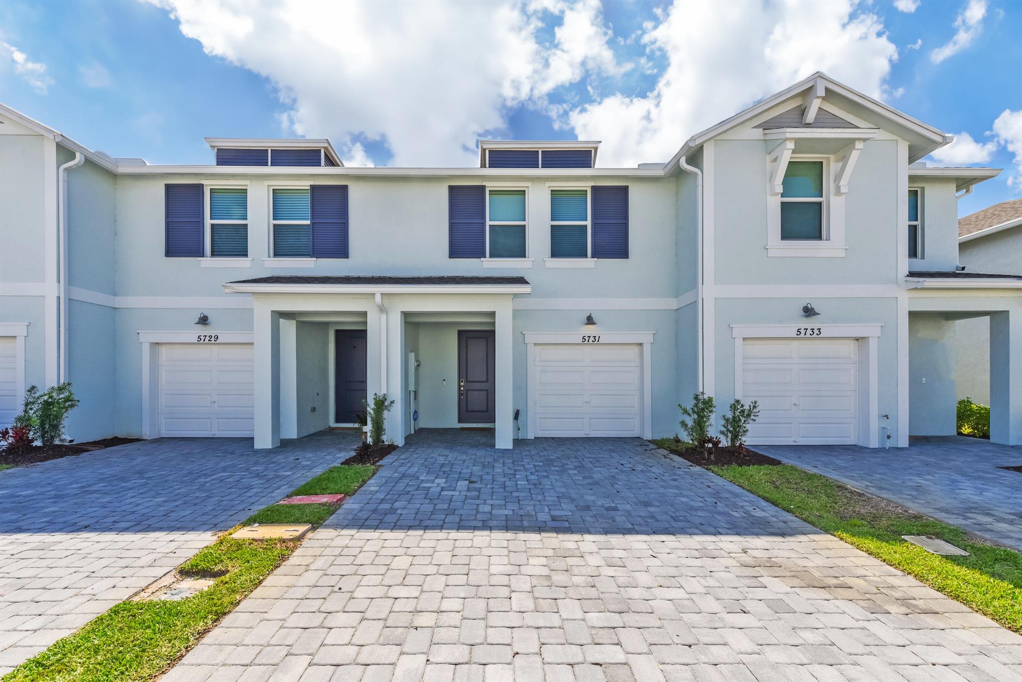 5731 SE Edgewater Circle
