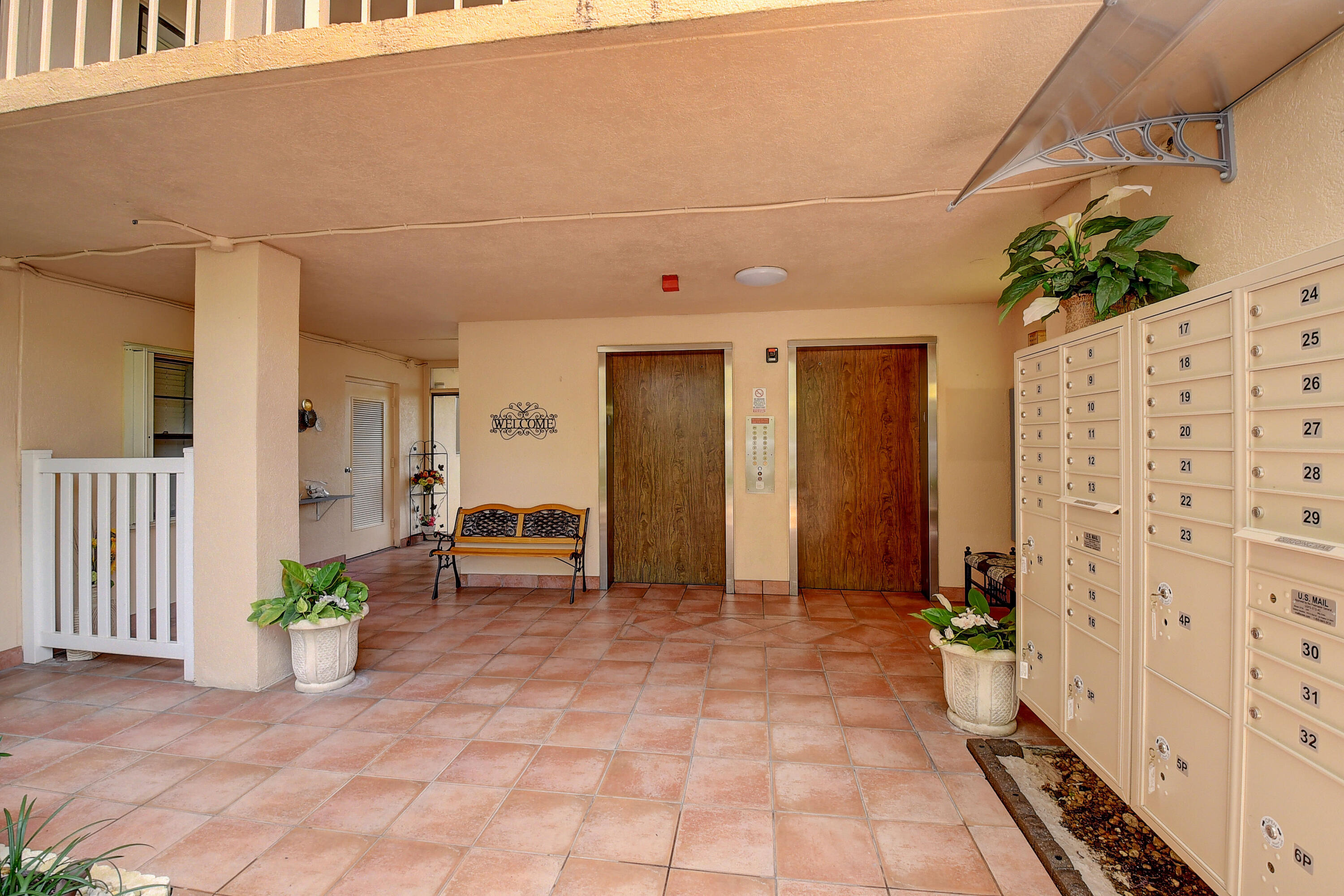 HUNTINGTON LAKES SEC TWO CONDOS - Residential