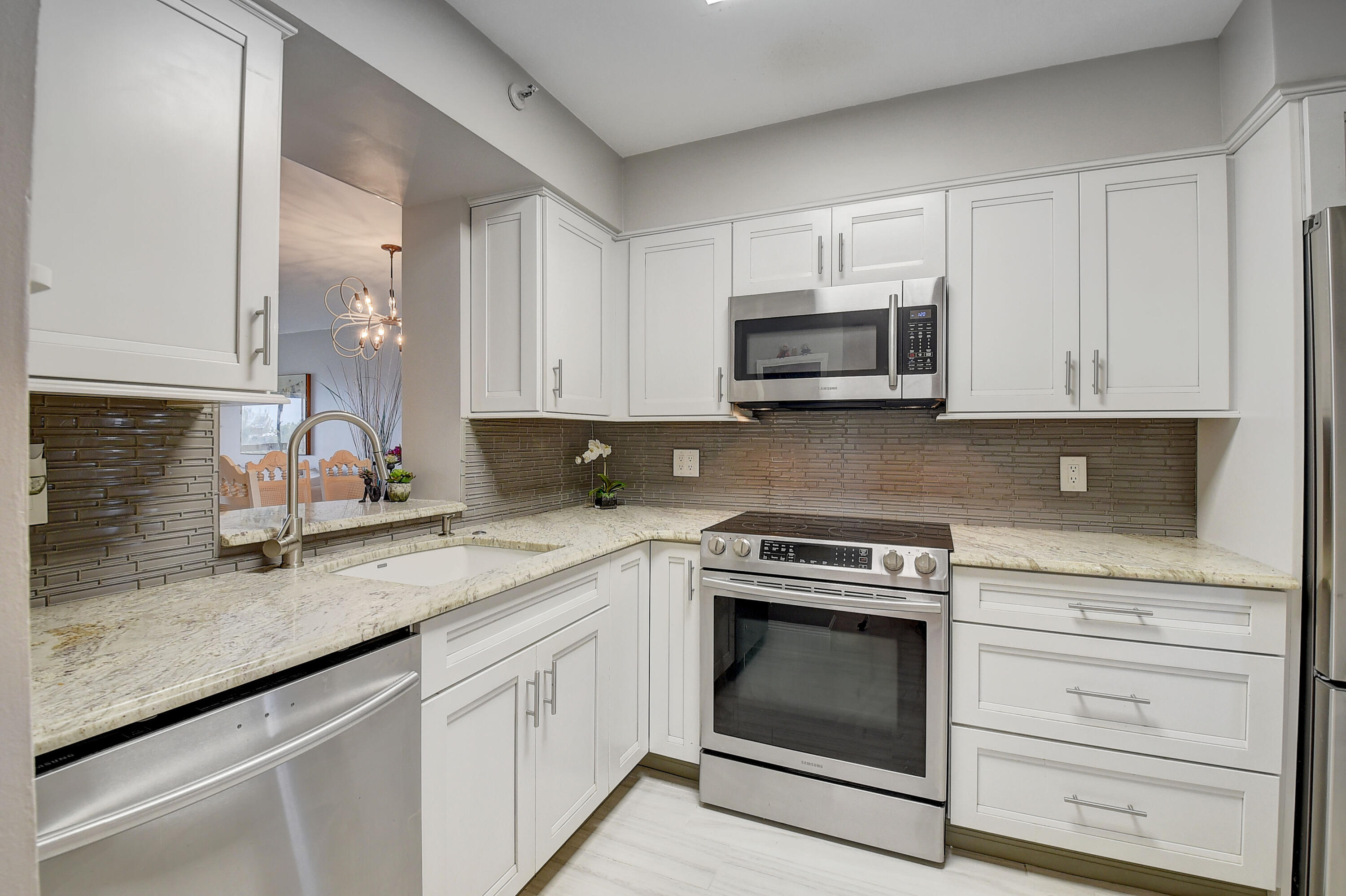 HUNTINGTON LAKES SEC TWO CONDOS - Residential