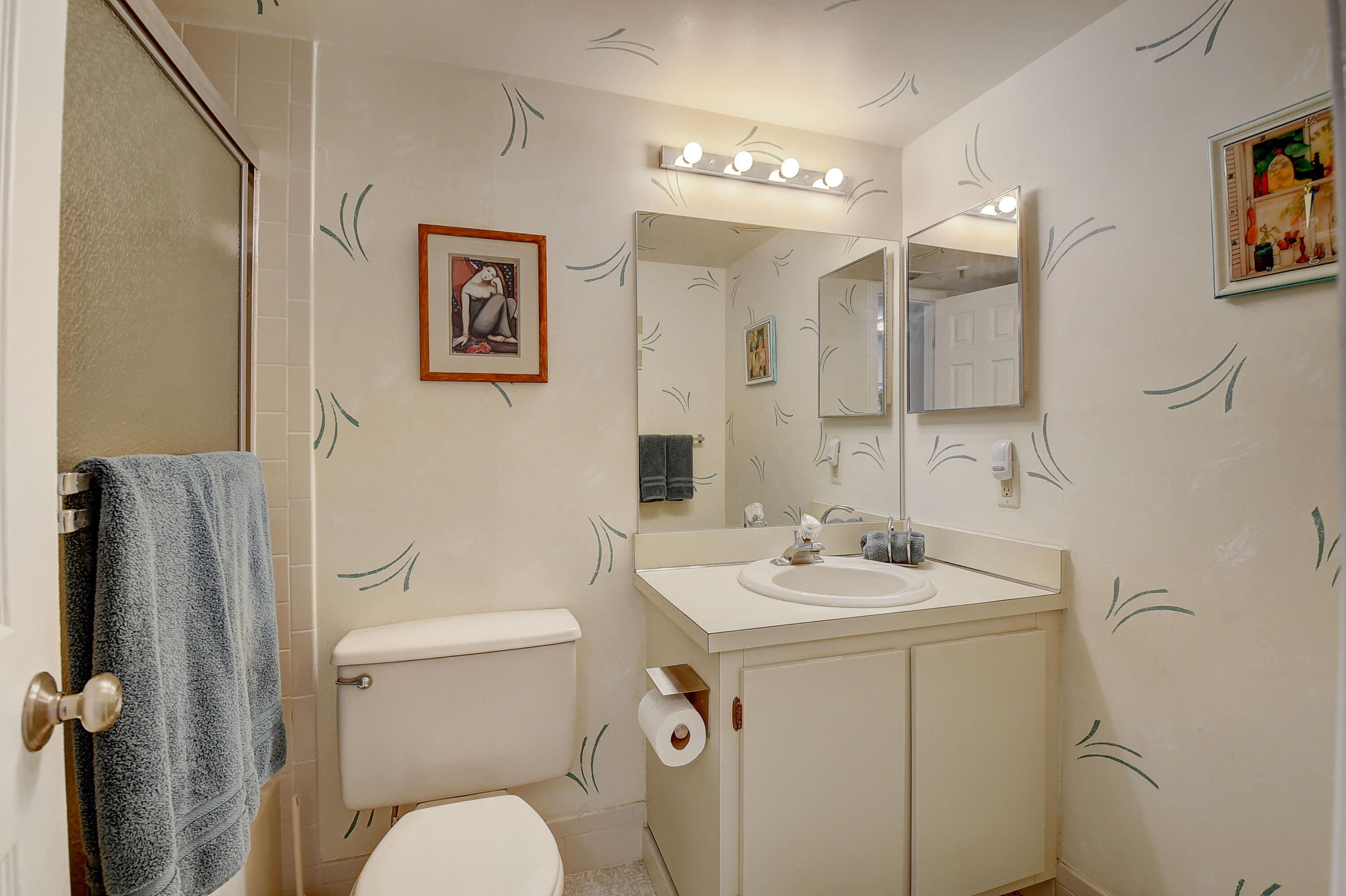 HUNTINGTON LAKES SEC TWO CONDOS - Residential