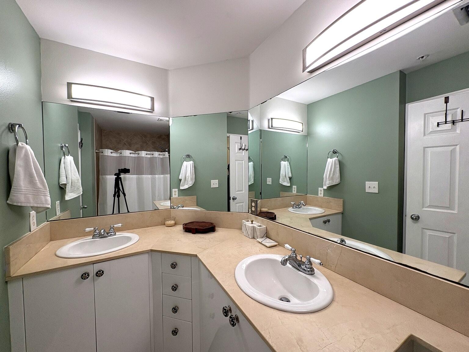 MOORINGS AT LANTANA TOWNHOUSES CONDO - Residential