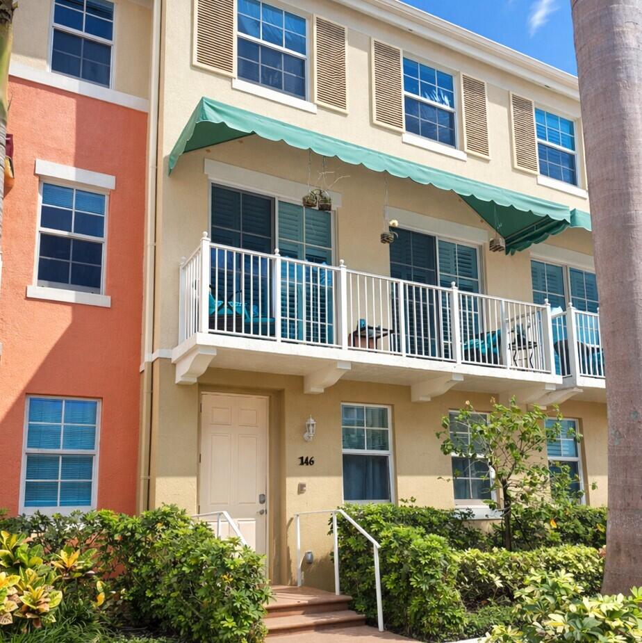 MOORINGS AT LANTANA TOWNHOUSES CONDO - Residential