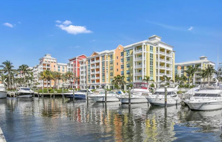 MOORINGS AT LANTANA TOWNHOUSES CONDO - Residential