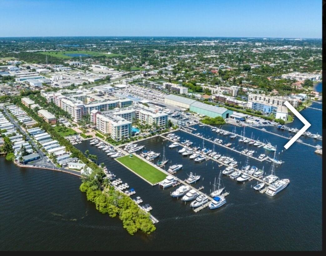 MOORINGS AT LANTANA TOWNHOUSES CONDO - Residential