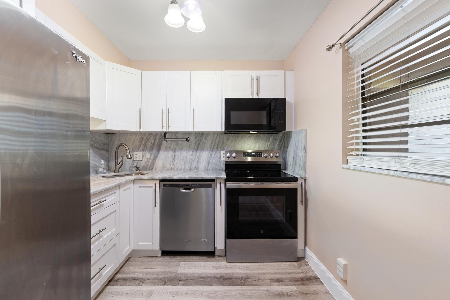12015 Greenway 101 Circle S 101, Royal Palm Beach, FL, 33411/$120,900 3 12015 Greenway 101 Circle S 101
