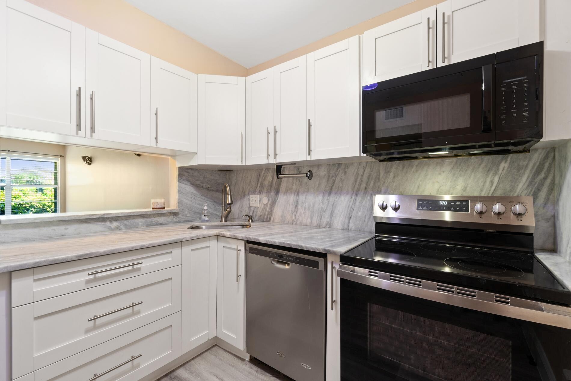 12015 Greenway 101 Circle S 101, Royal Palm Beach, FL, 33411/$120,900 4 12015 Greenway 101 Circle S 101